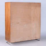 Armoire bauhaus en chêne restaurée, acier chromé, tchéquie, années 1930