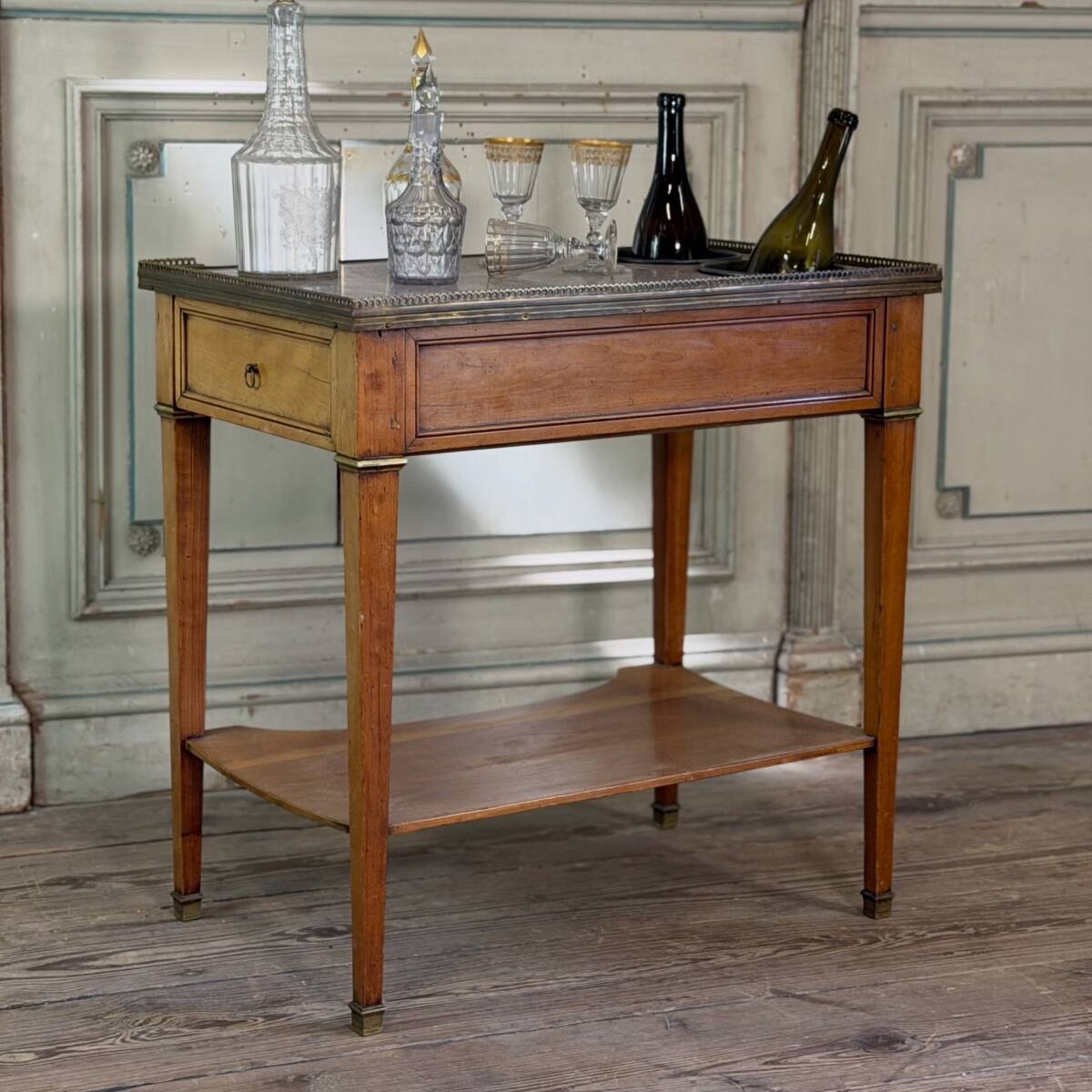 Louis XVI refreshment table in mahogany, brass and marble, 18th century.