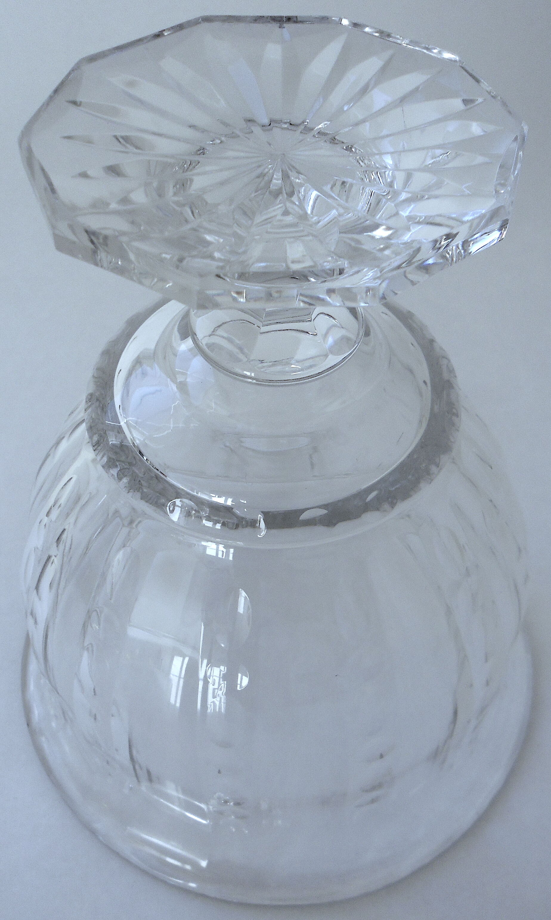 Crystal standing cup carved by Baccarat