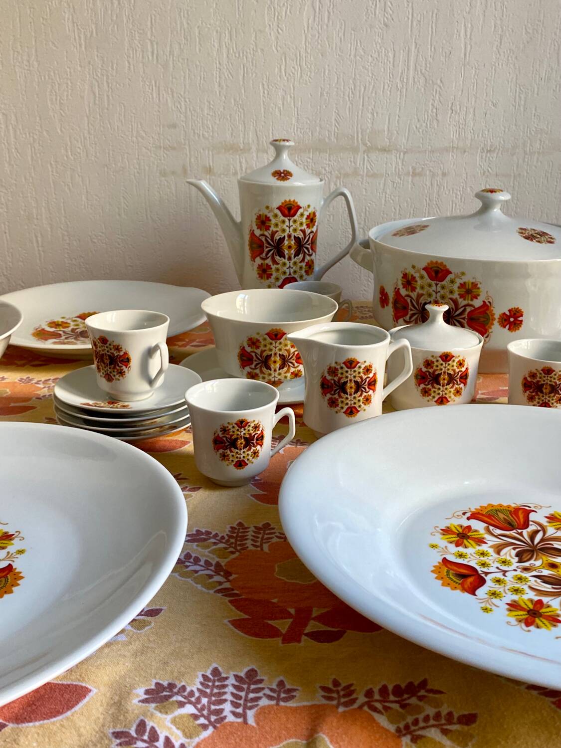 Seventies porcelain service