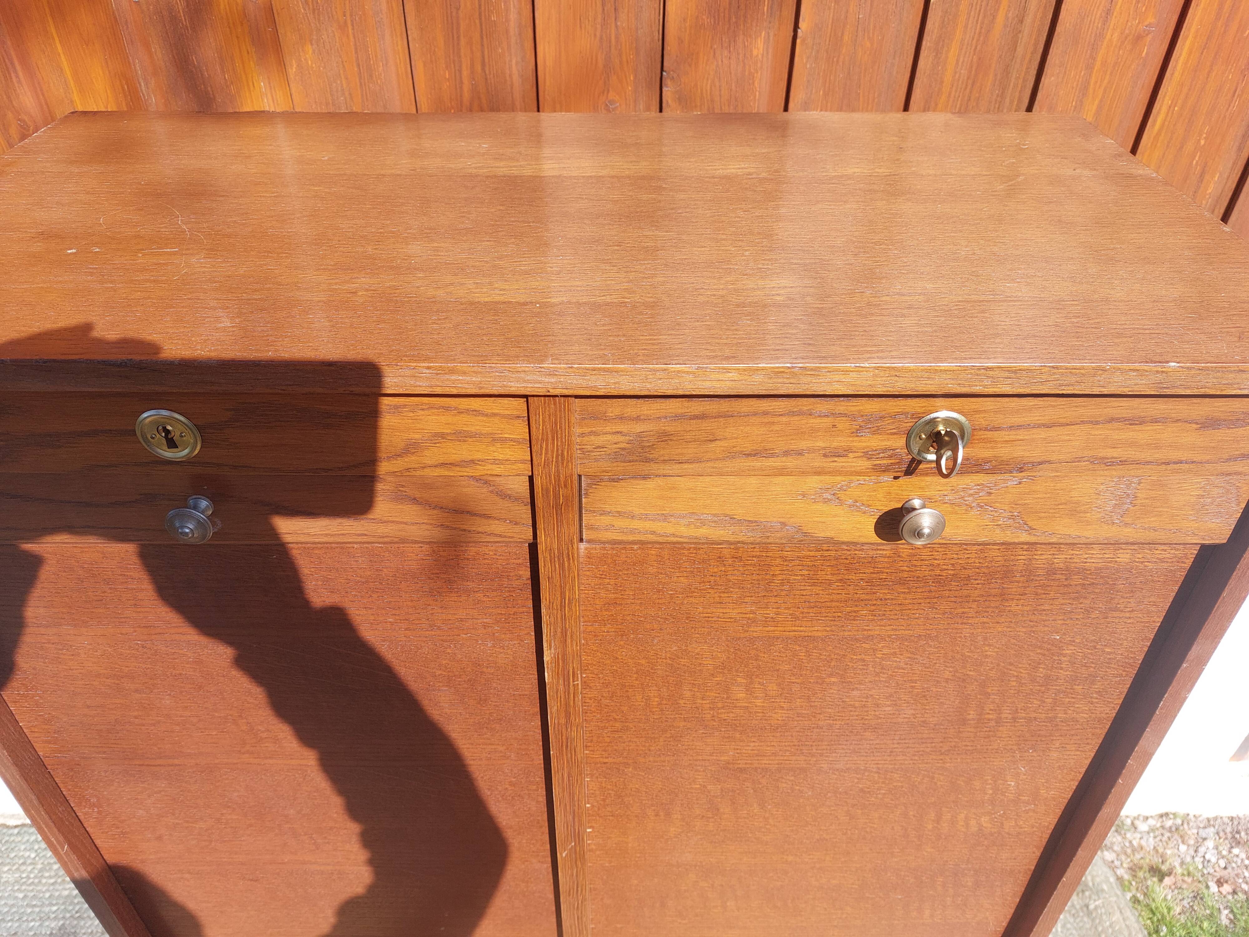 Double curtain filing cabinet