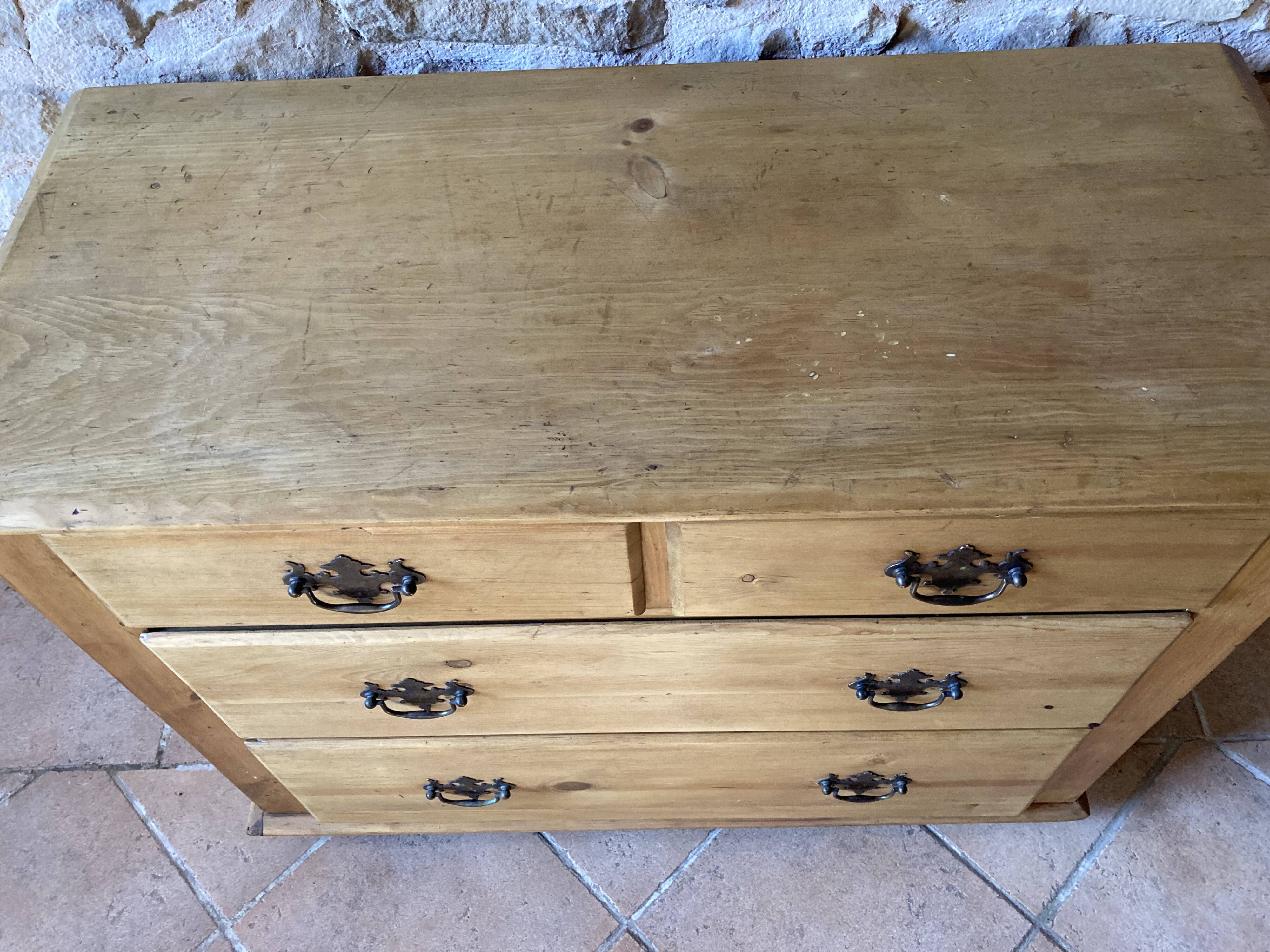 Old 4-drawer chest of drawers in solid pine