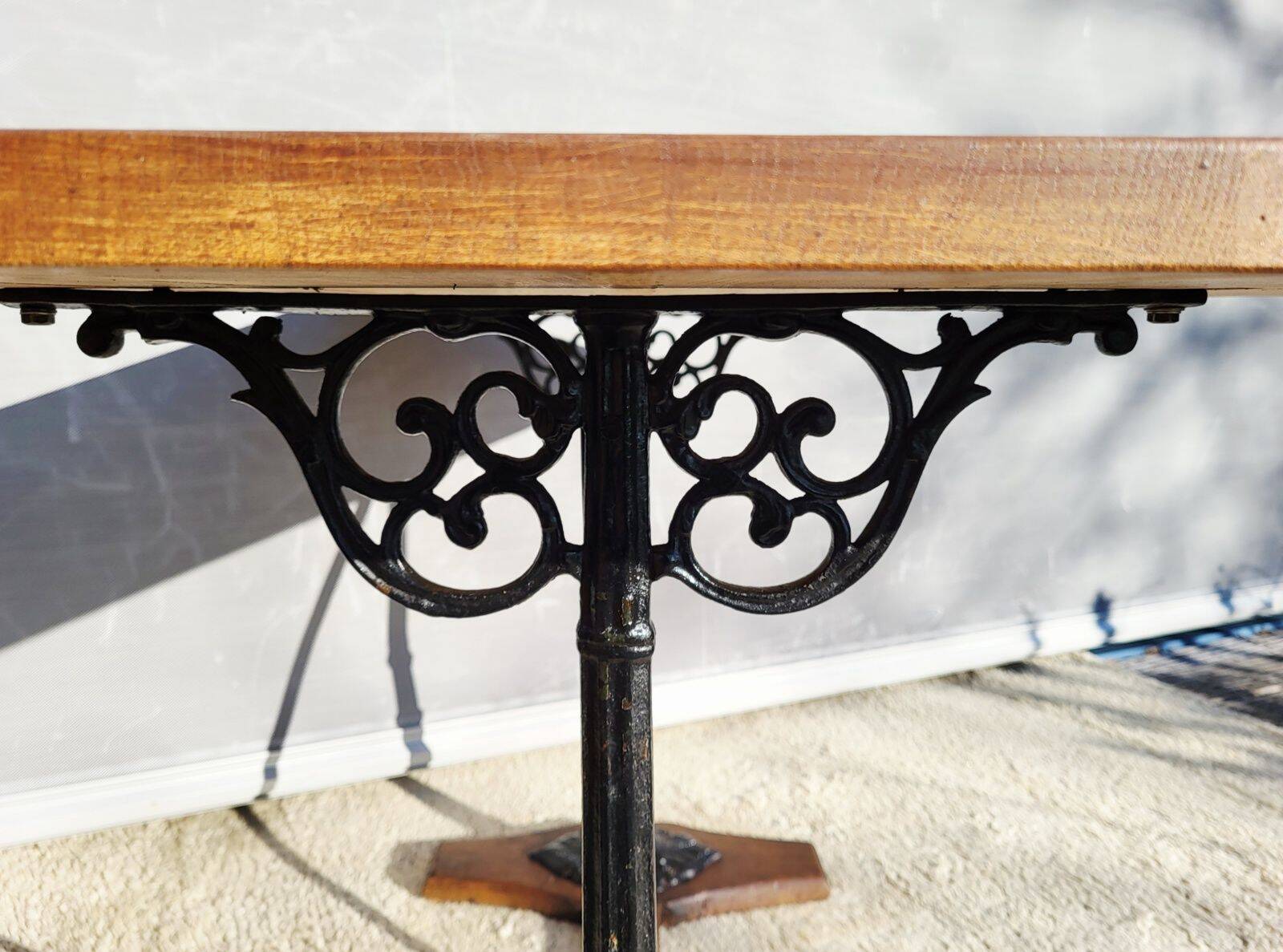 Table bistrot de Paris 1900 à colonnes Art Nouveau fonte