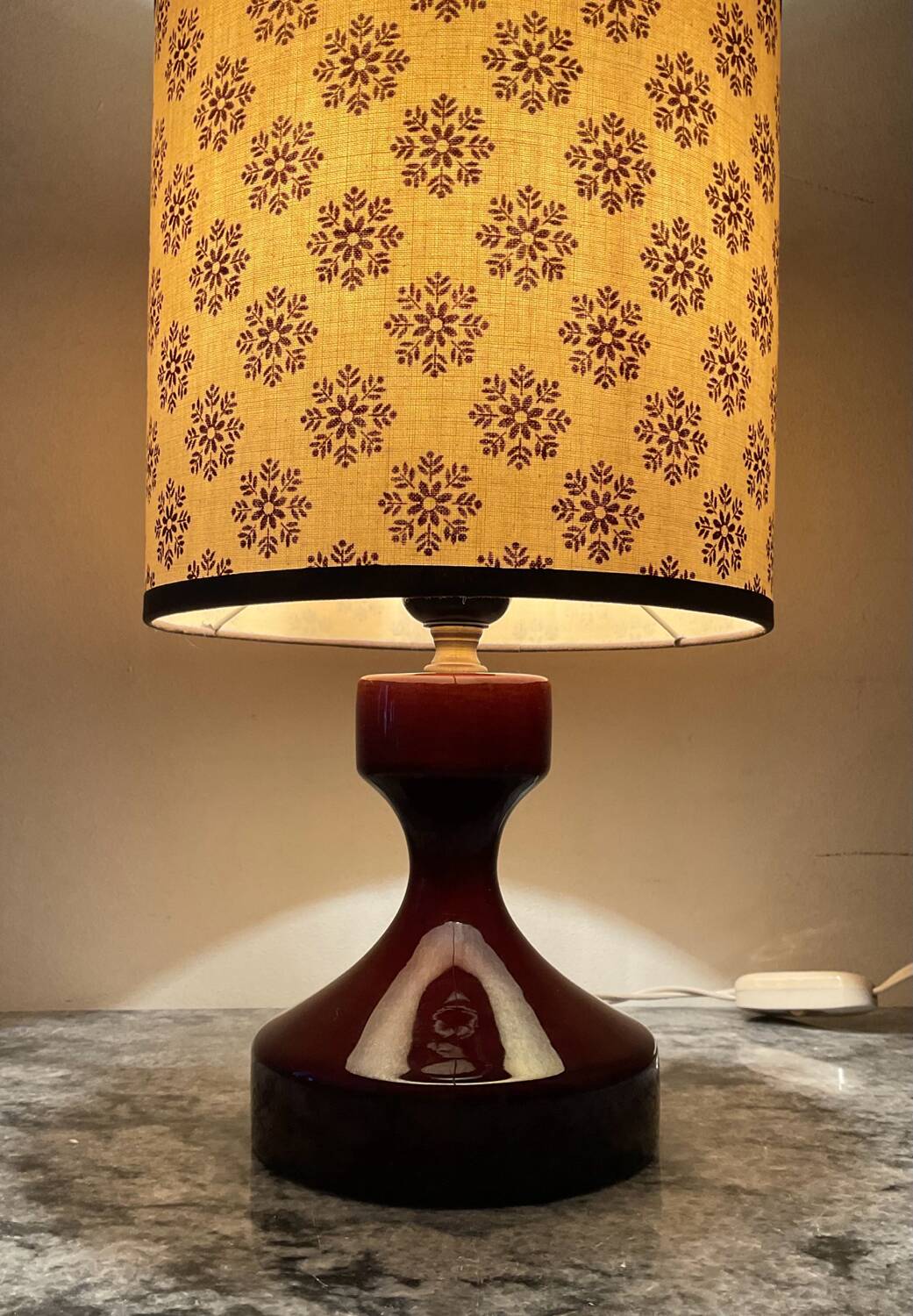 Vintage ceramic lamp from the 1970s.