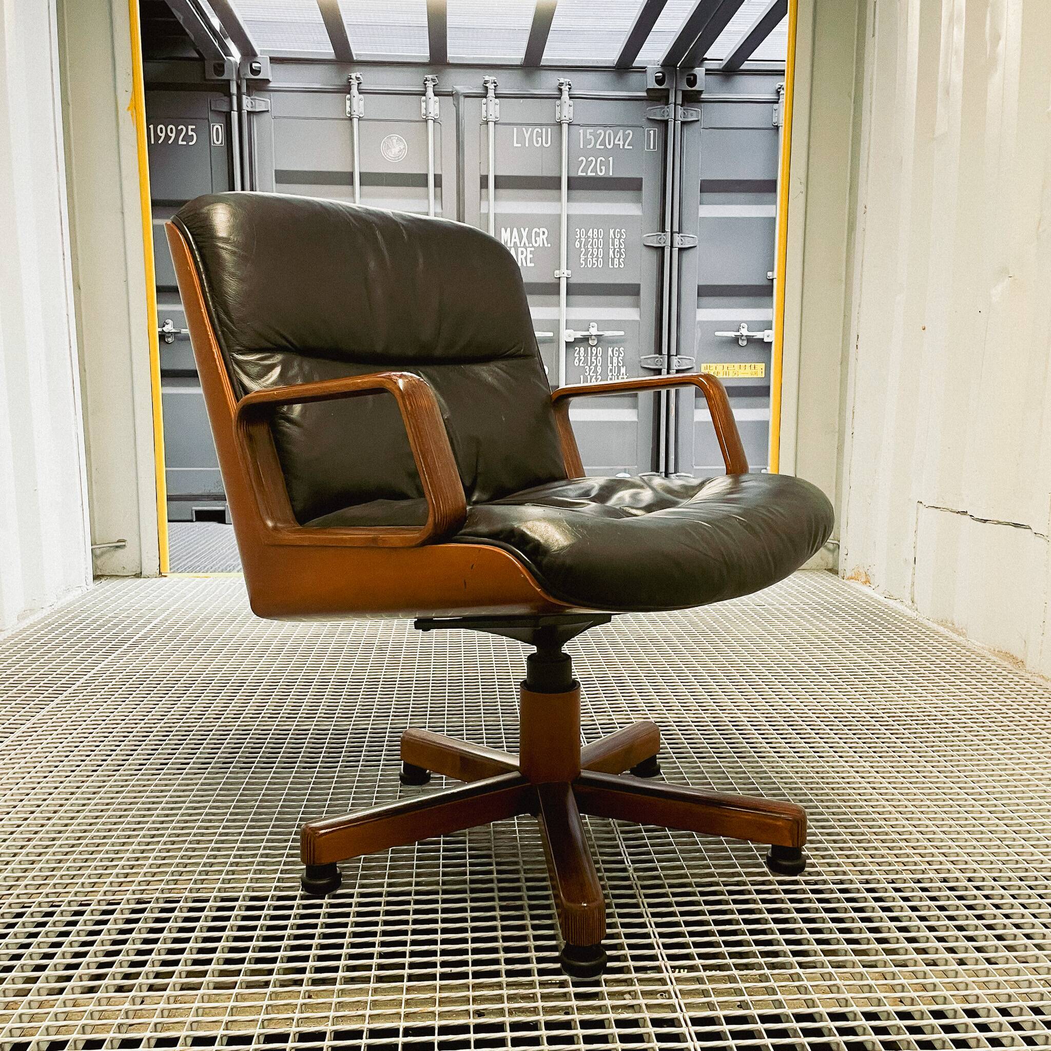 Vaghi • Italian Design • Vintage black leather executive chair from the 70s