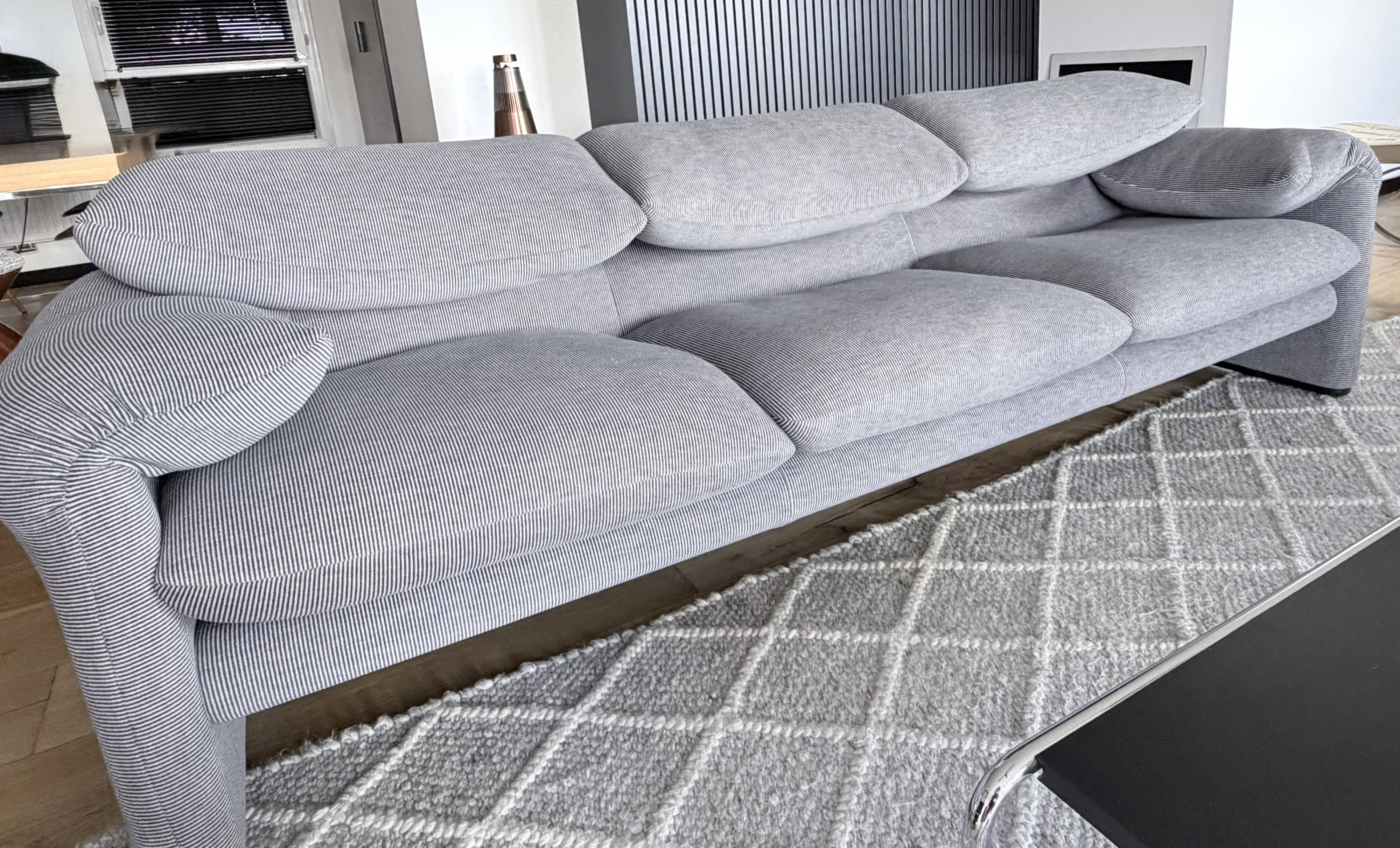 Maralunga sofa in excellent condition.
