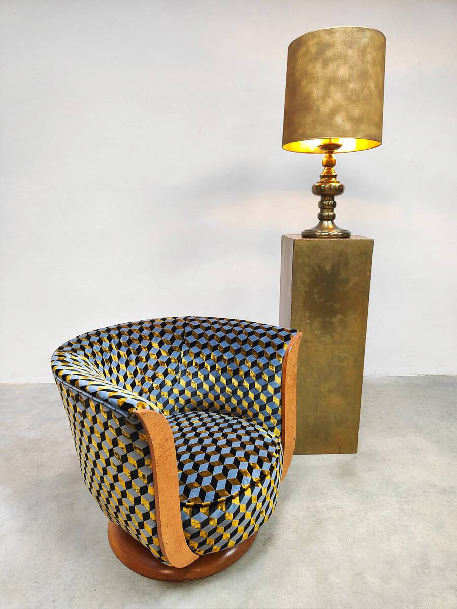 Vintage brass Hollywood Regency table lamp 1960