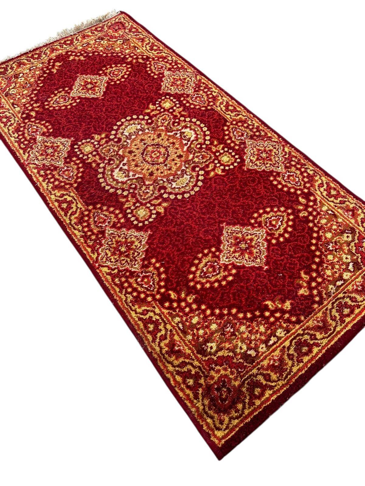 Oriental style rug 140cm x 70cm