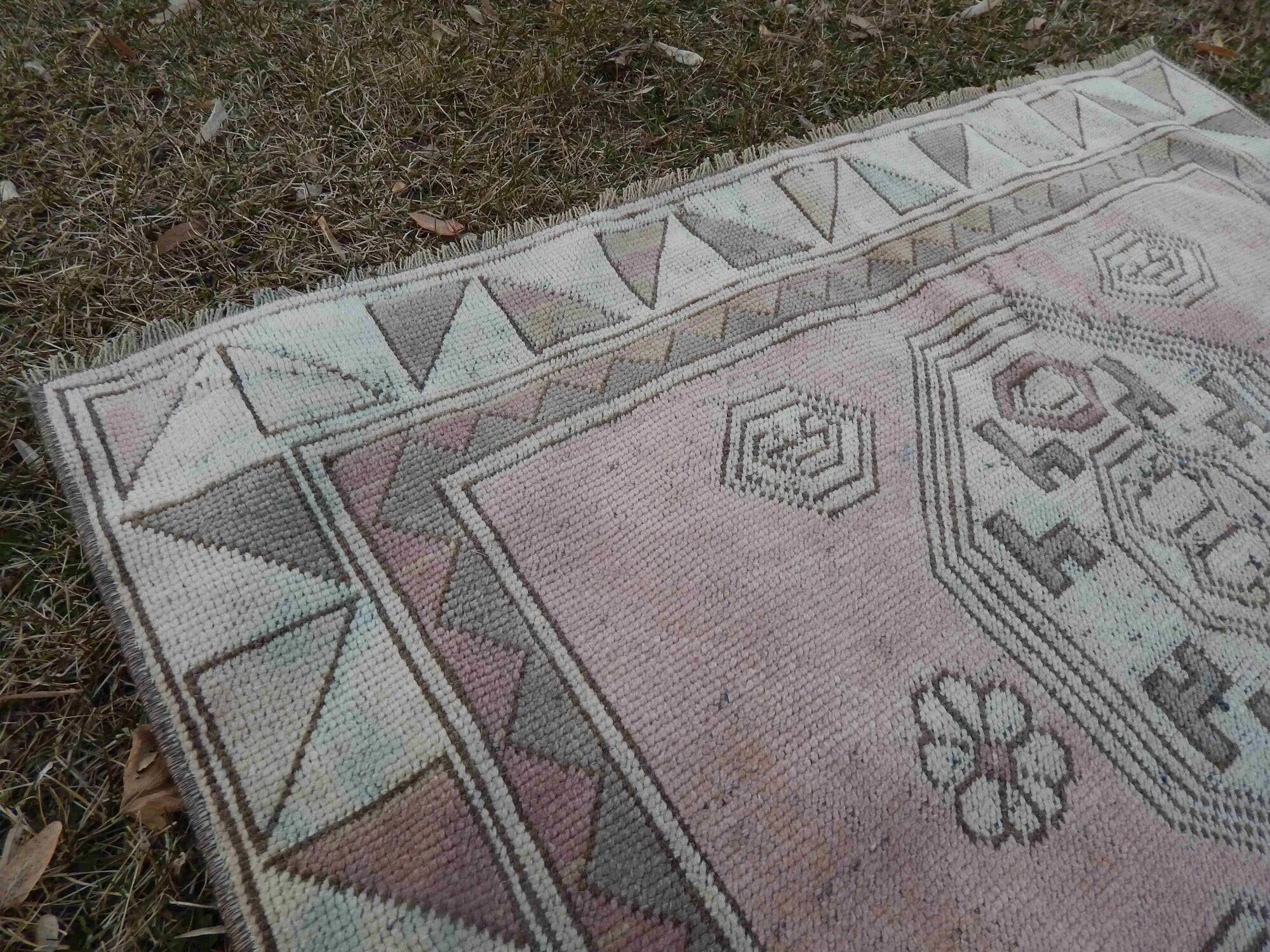 Vintage Turkish Oushak rug 121x140 cm