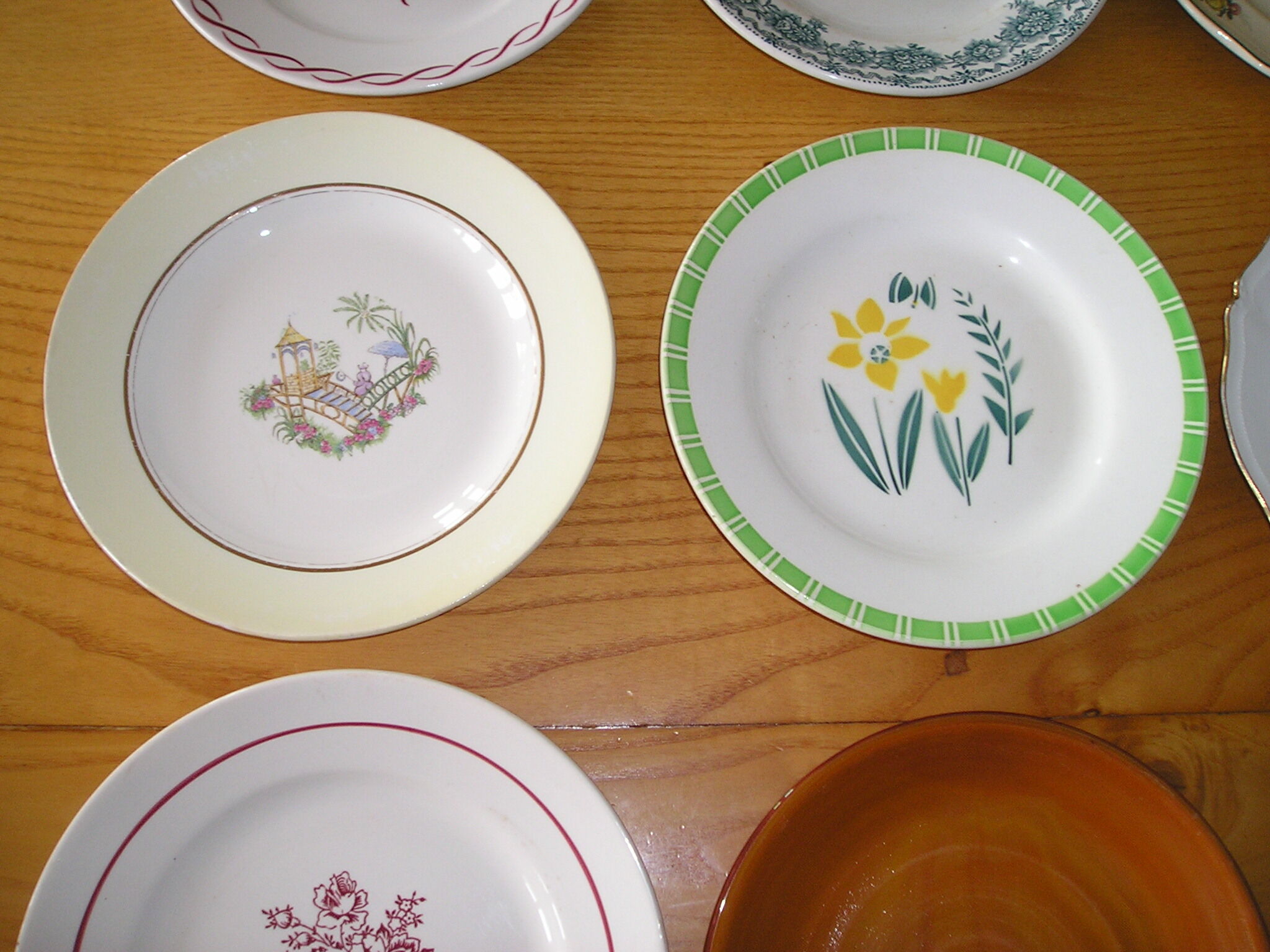 Set of 12 different flat plates