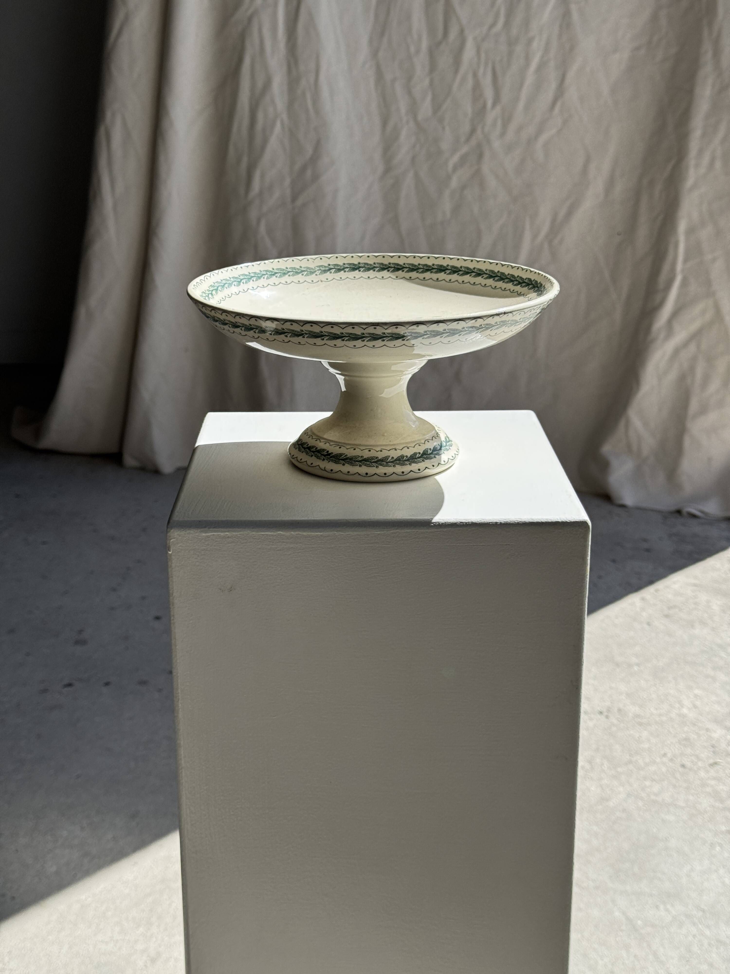 Pedestal dish in earthenware with green plant friezes H12 D24