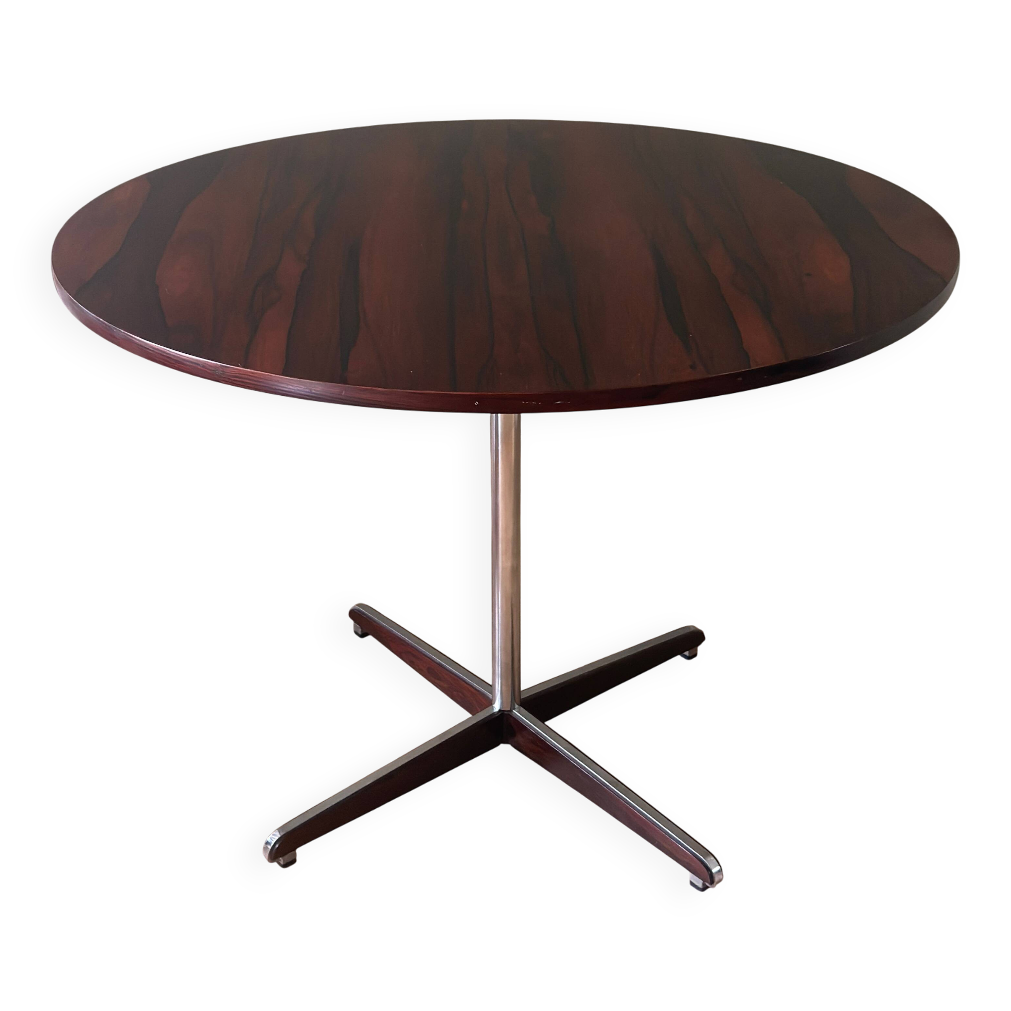 Round table in varnished rosewood