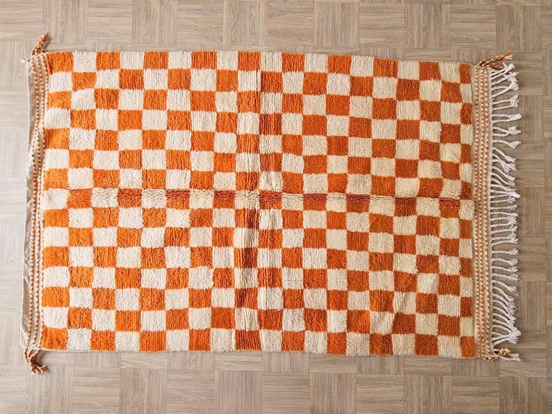 Orange Moroccan rug in natural wool, 250cm x 150cm