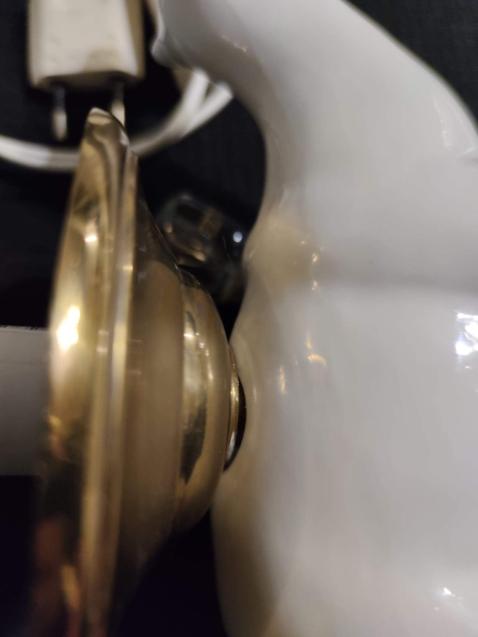 Lampe ours en céramique blanche et globe opaline