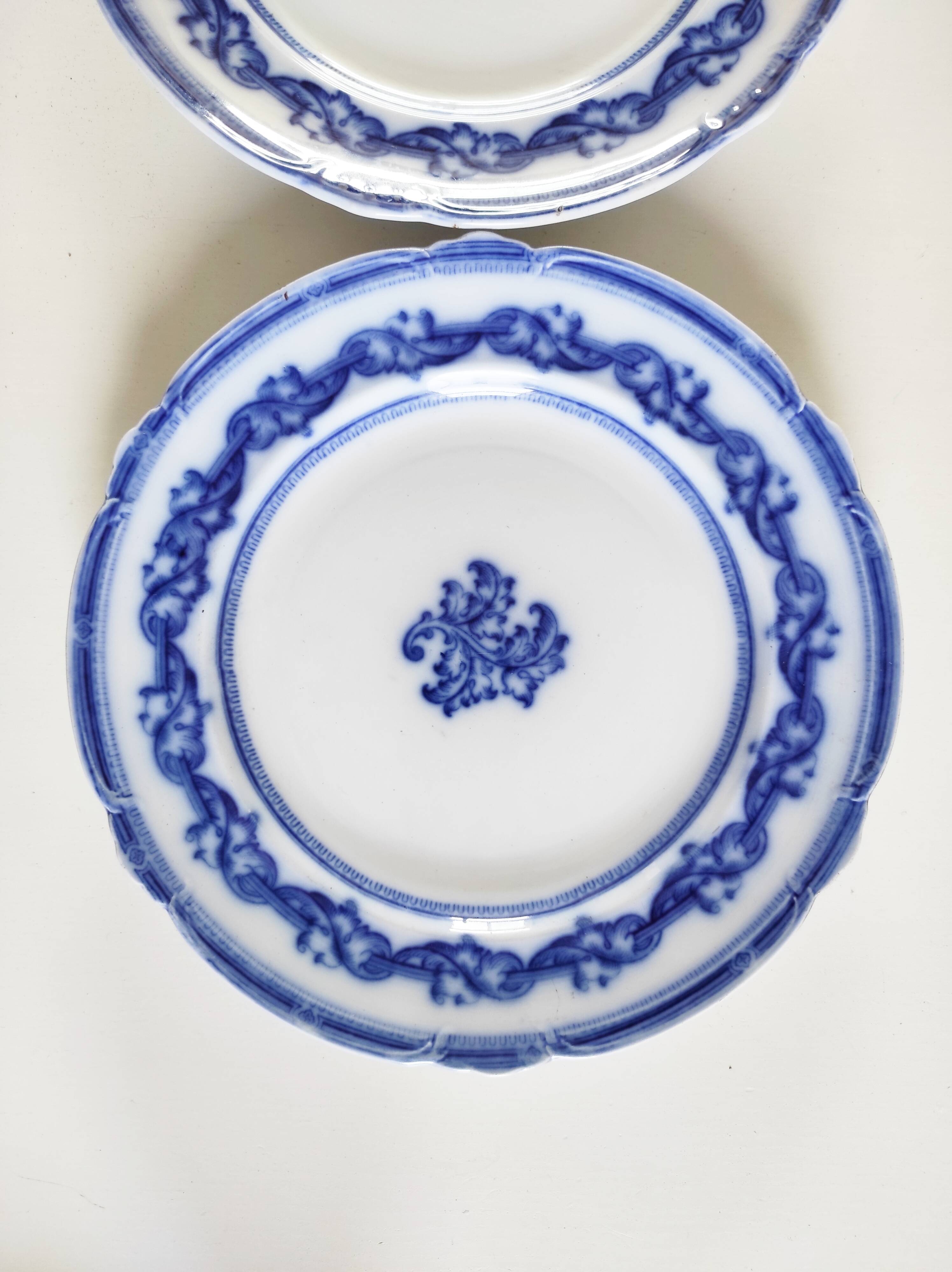 Pair of English earthenware plates, leaf pattern.