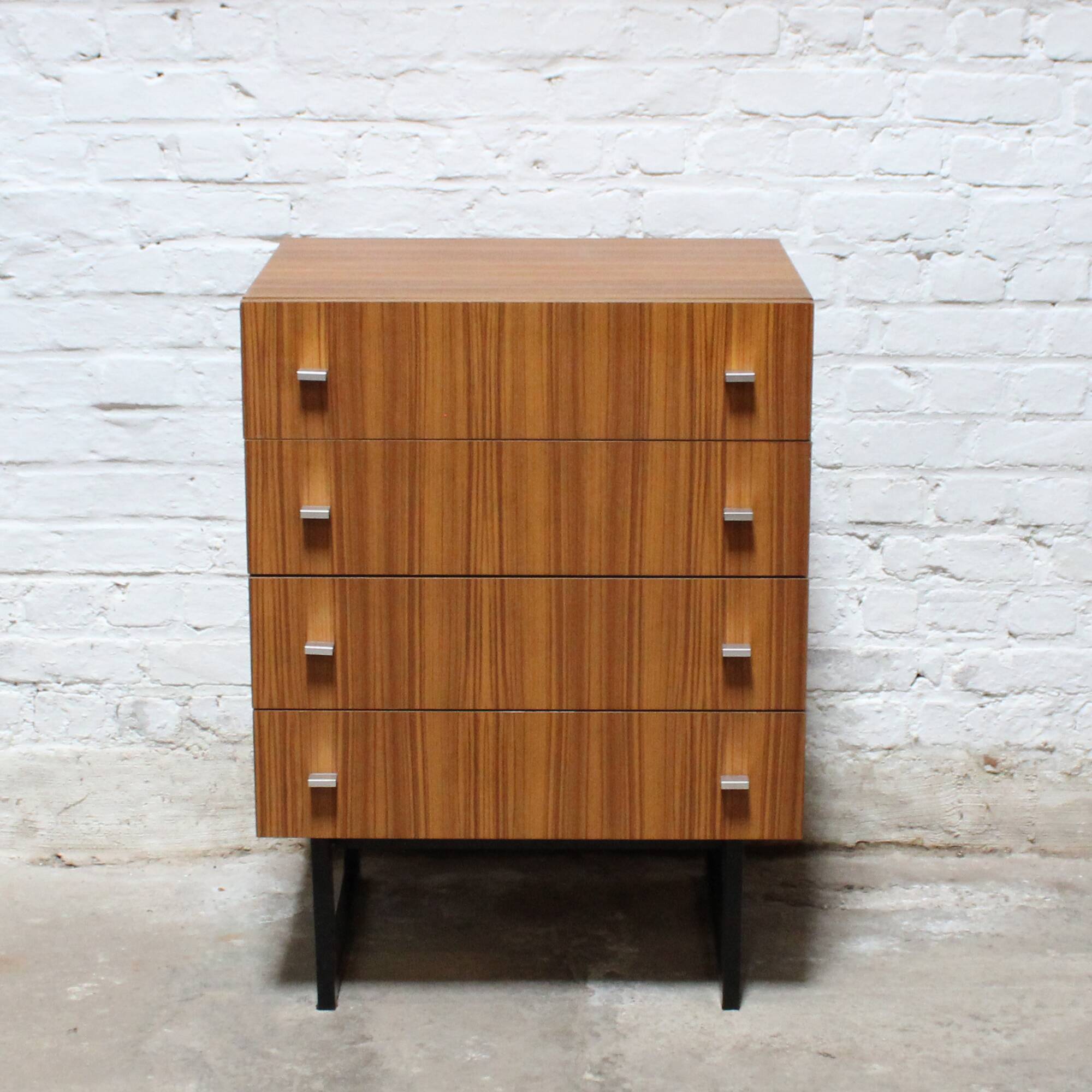 Vintage "664" chest of drawers by Pierre Guariche for Meurop 1965