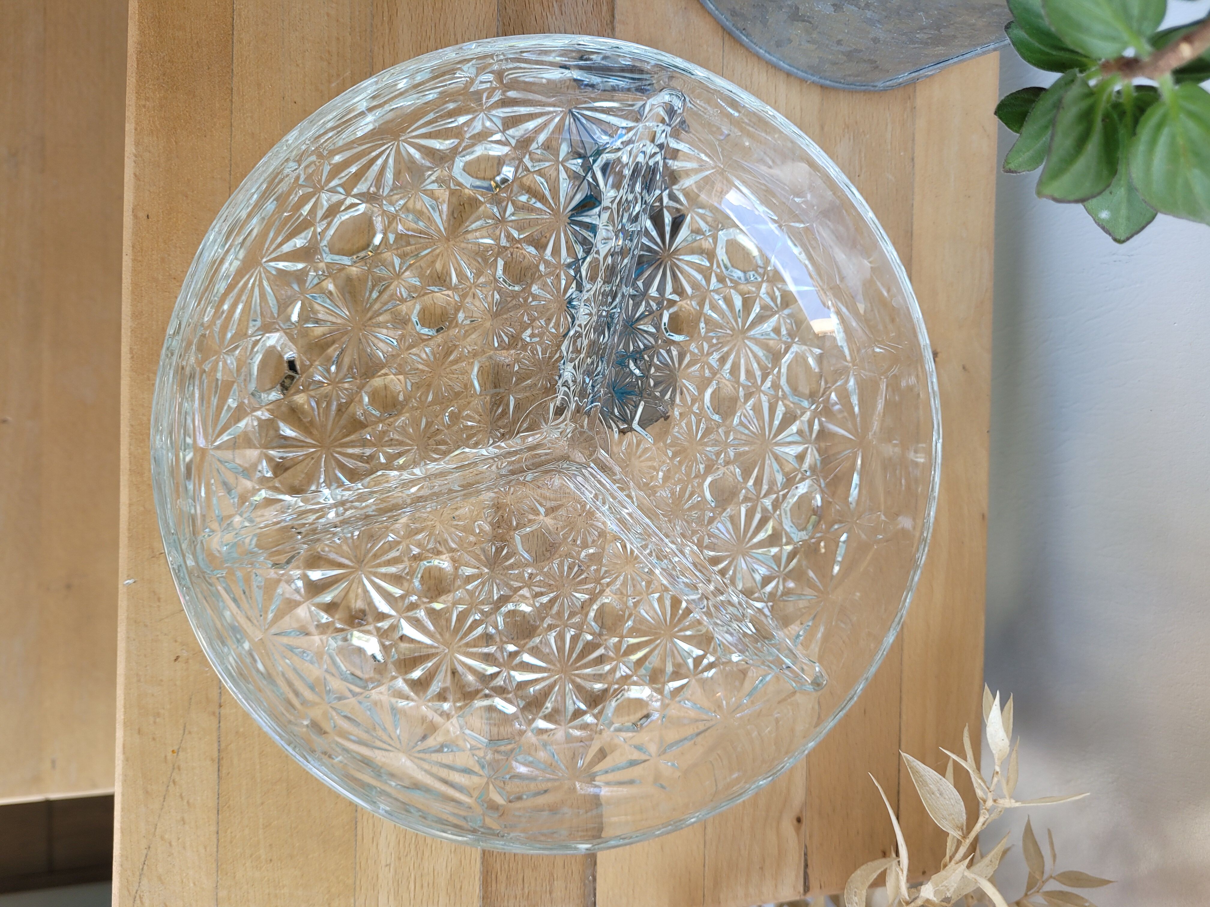 Service tray / servant in chiseled glass