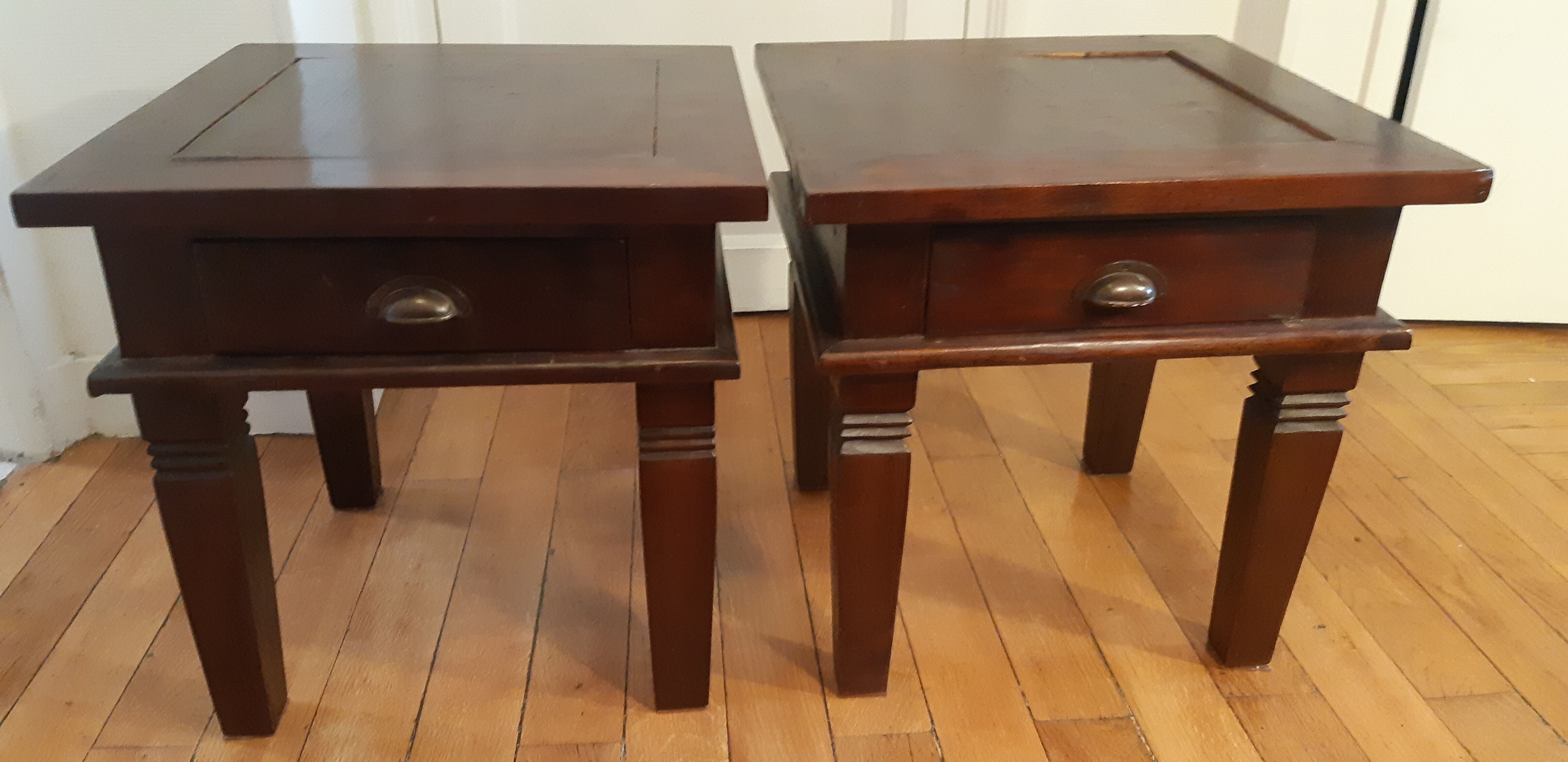Tables de chevet en bois exotique