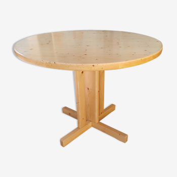 Table ronde en pin mobilier Les Arcs