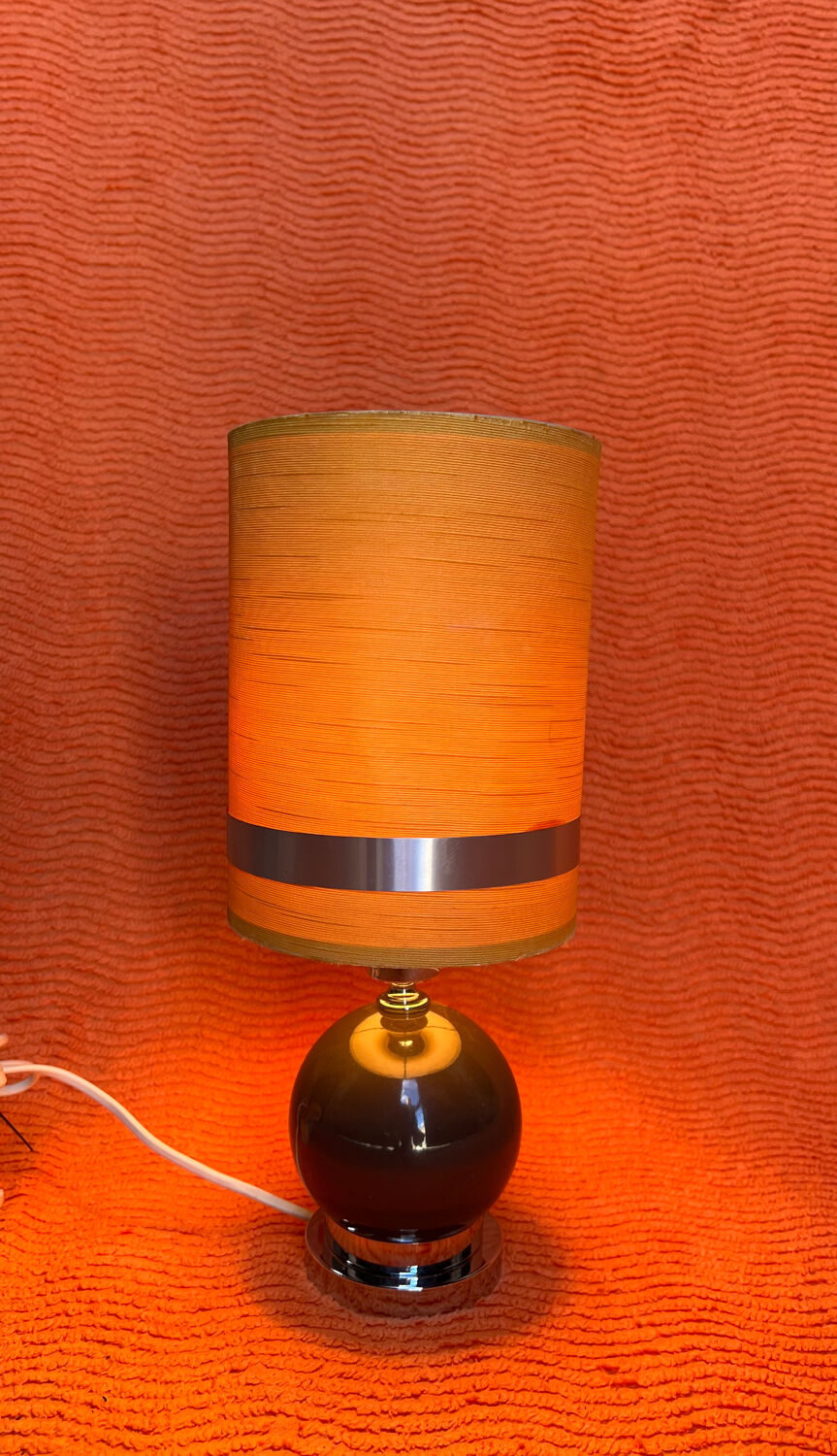 VINTAGE 1970 TABLE LAMP CHROME BASE & BROWN RESIN BALL SHADE