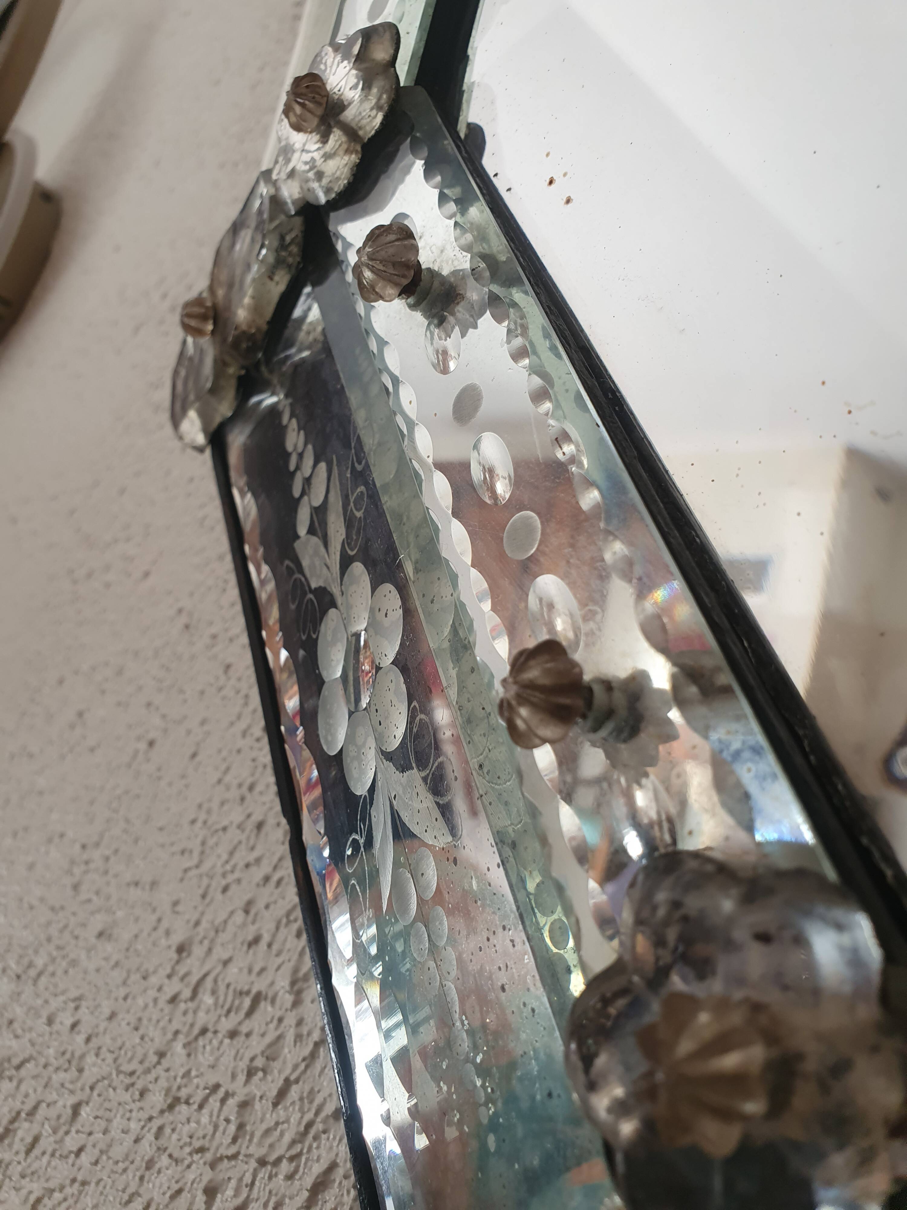 Antique Venetian mirror from the late 19th century – bevelled glass & engraved decoration – 124 x 68