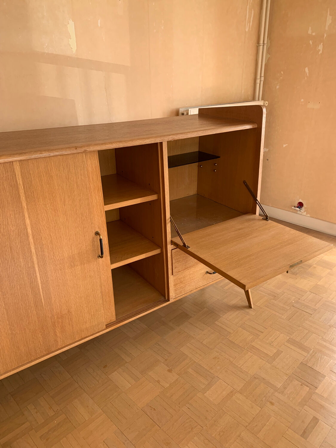 Solid wood sideboard