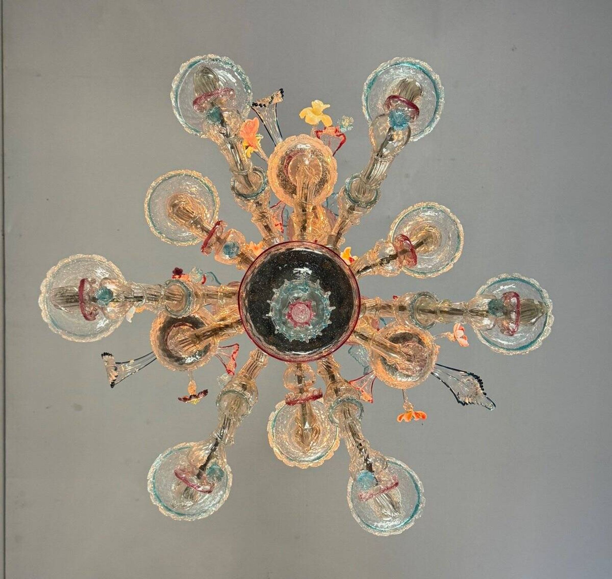 Rezzonico Venetian chandelier in multicolored Murano glass, 12 light arms, circa 1900