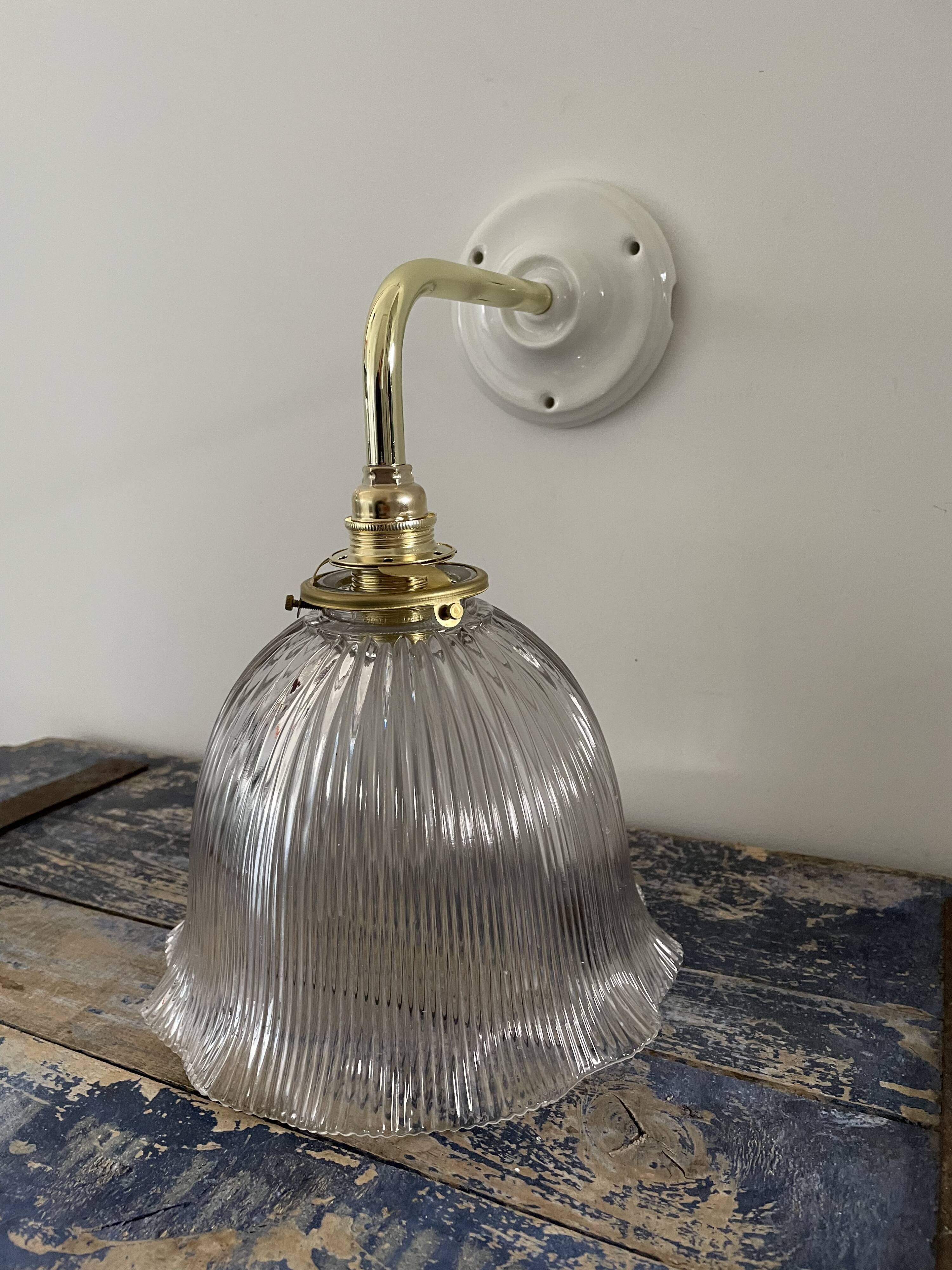 Vintage wall lamp in electrified holophane glass to new