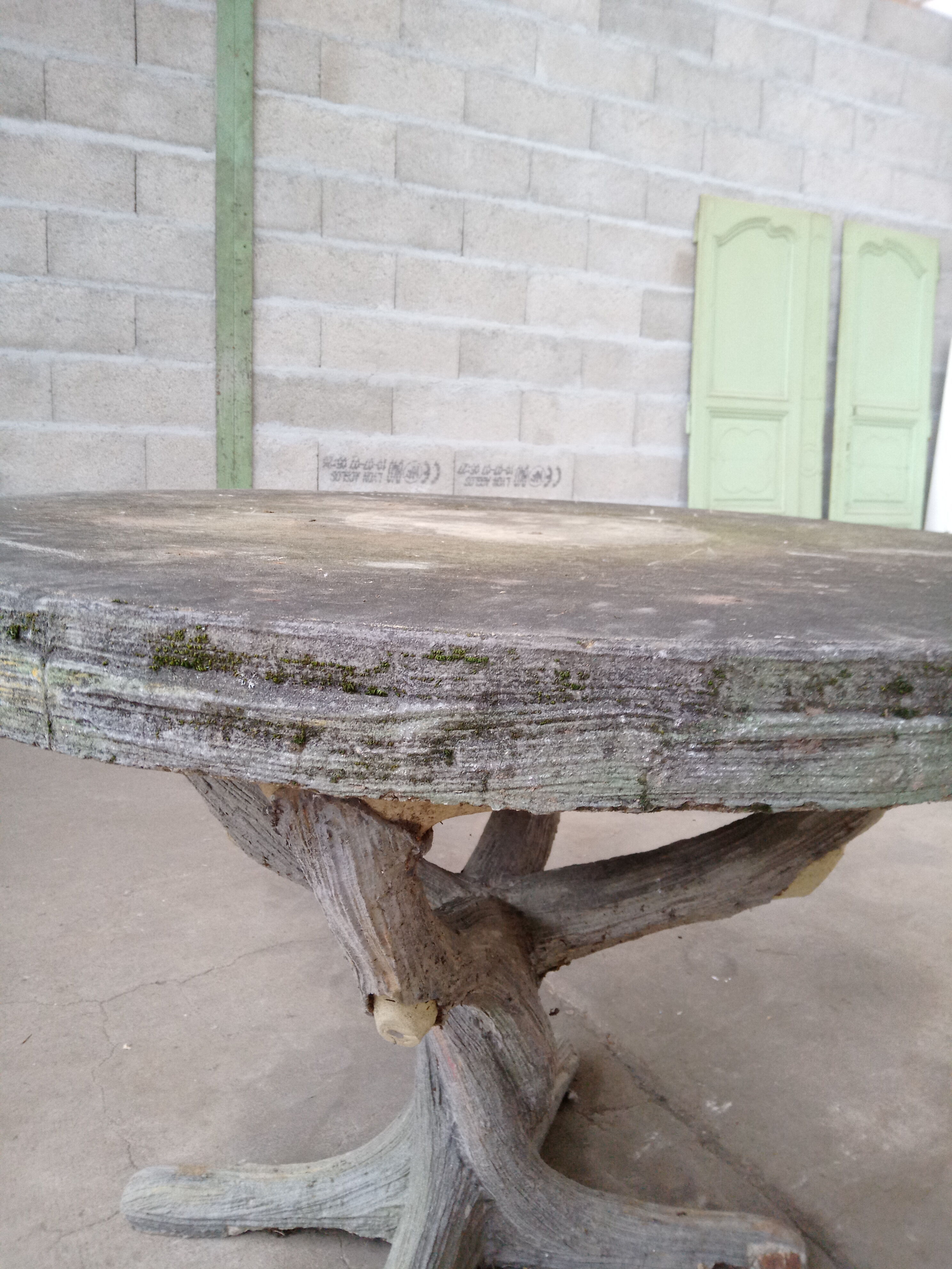 Table de jardin en ciment