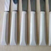 Set de 6 couteaux de table vintage Pradel 255 Inox et bakélite blanche