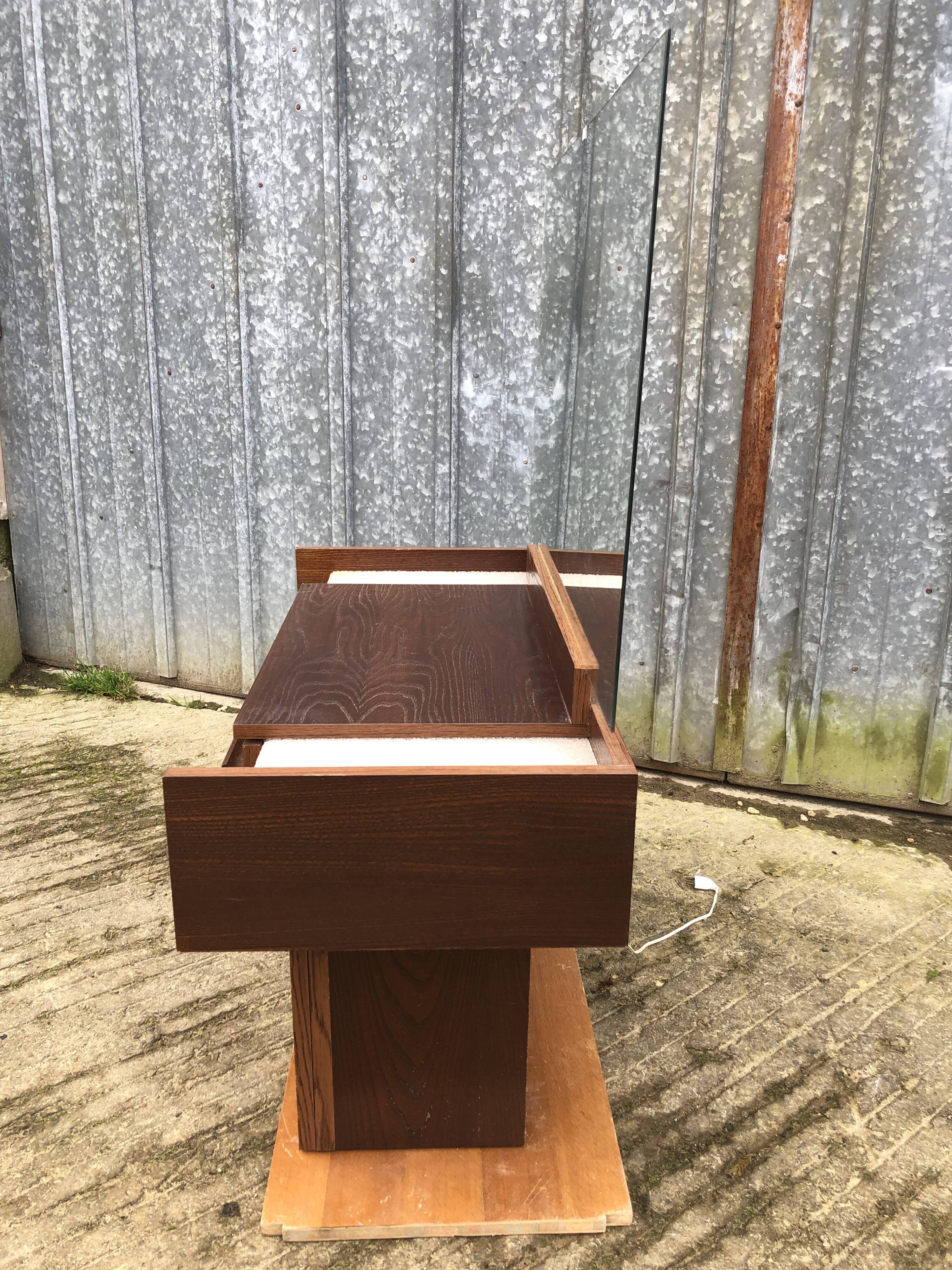 Vintage elm veneer dressing table with 1 drawer and 2 resin lamps.