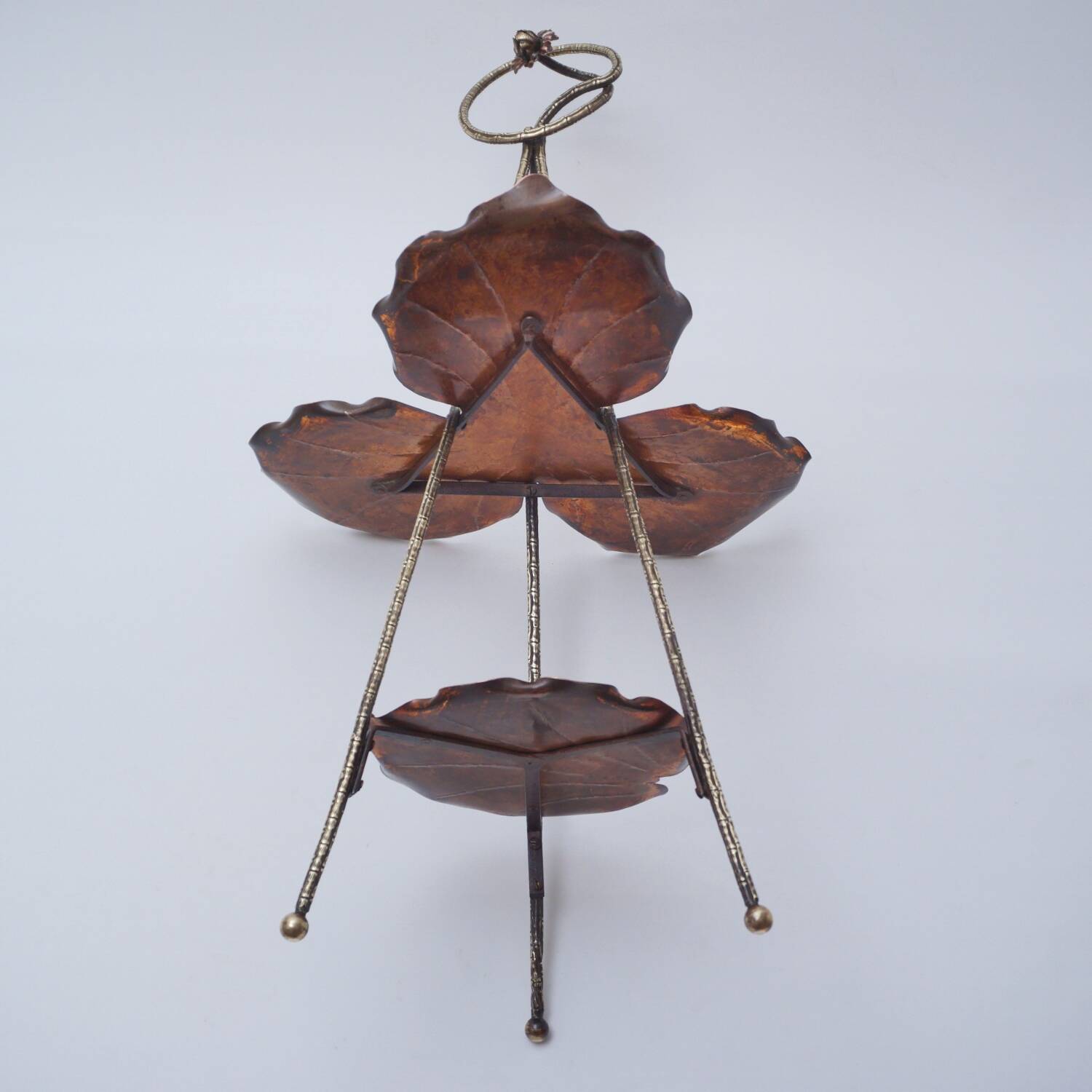 Présentoir à gâteaux antique en laiton, bambou et cuivre, acanthe, mouvement esthétique, Townshends, années 1880