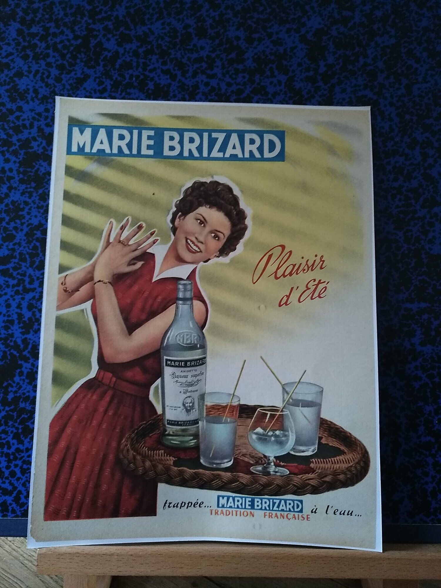 Une publicité couleur Marie Brizard anisette issue d'une revue d'époque