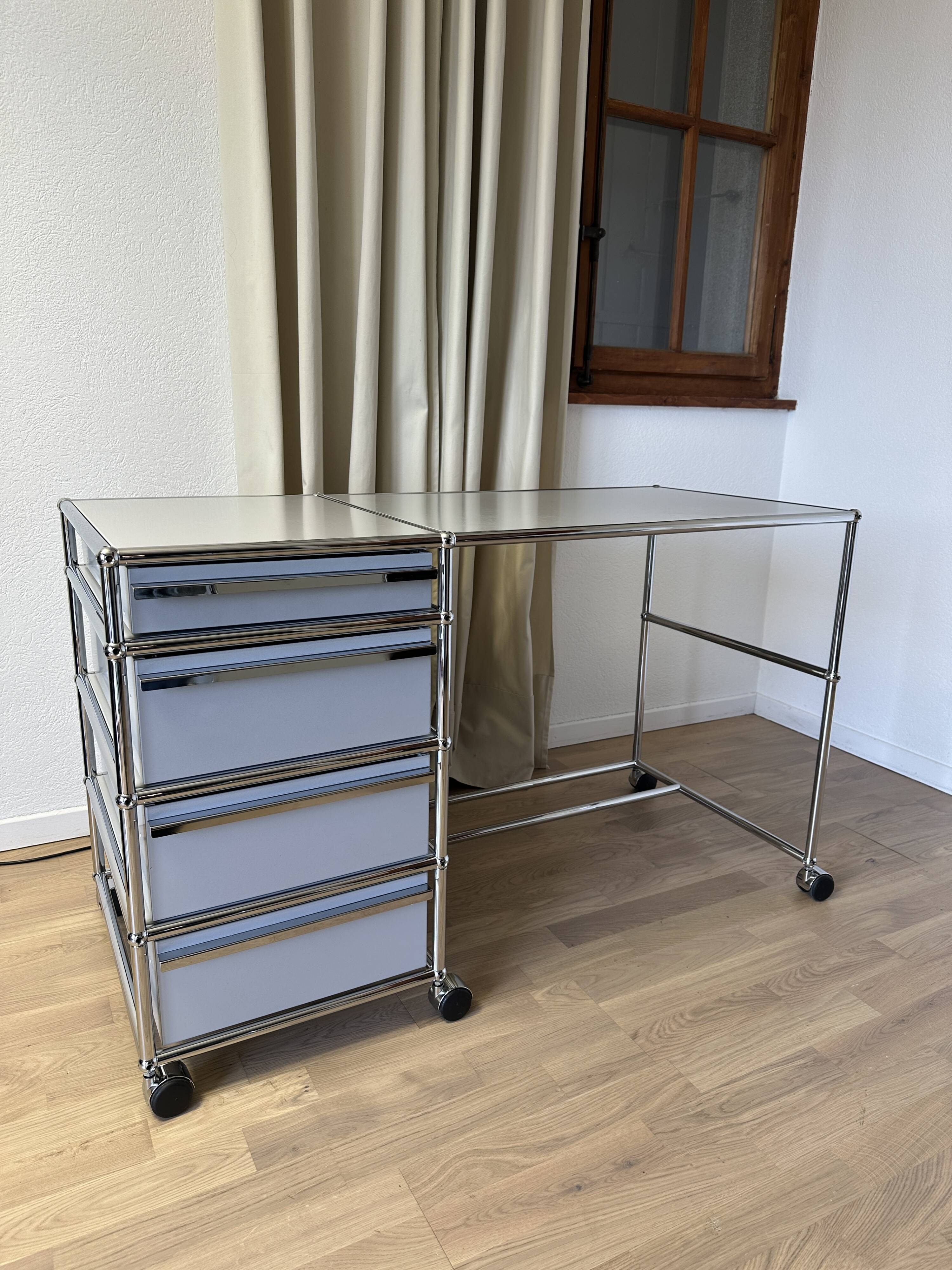 USM Haller desk in matte silver
