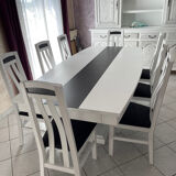 Table à manger avec chaises en bois