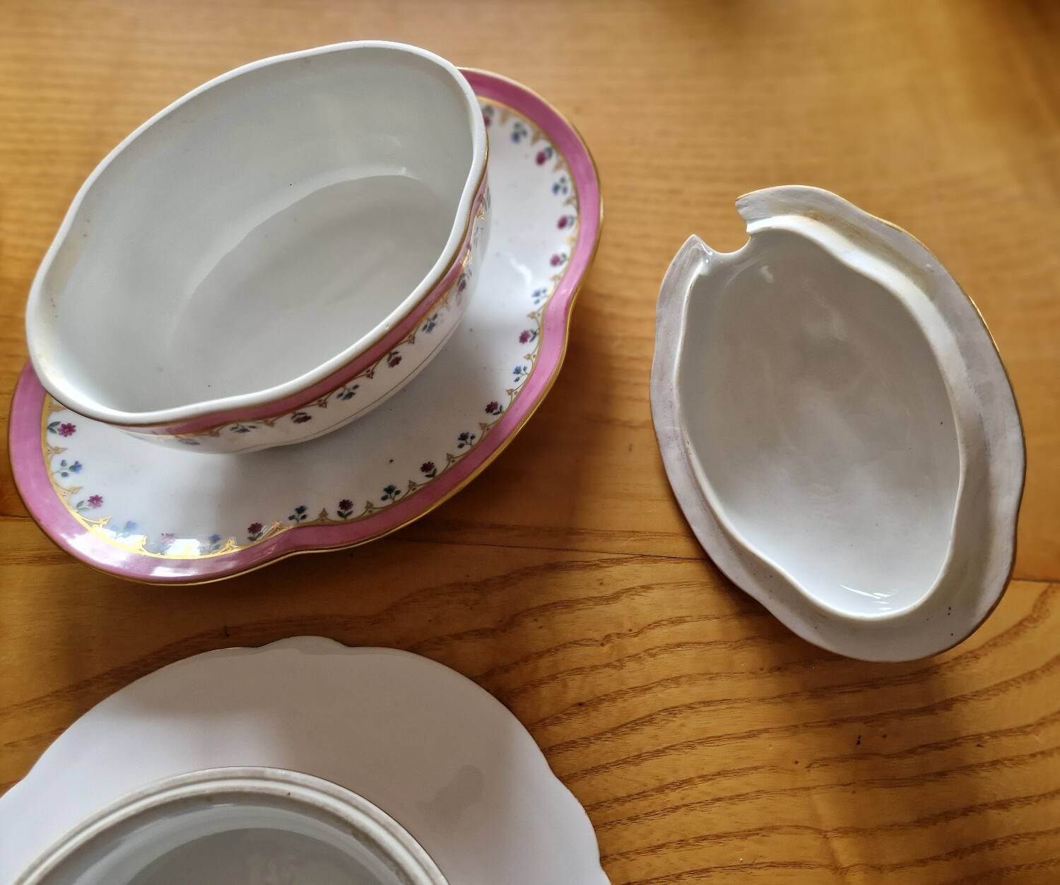 25-piece porcelain dinner service