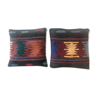 Deux coussins Anatolien Kilim noués à la main vintage