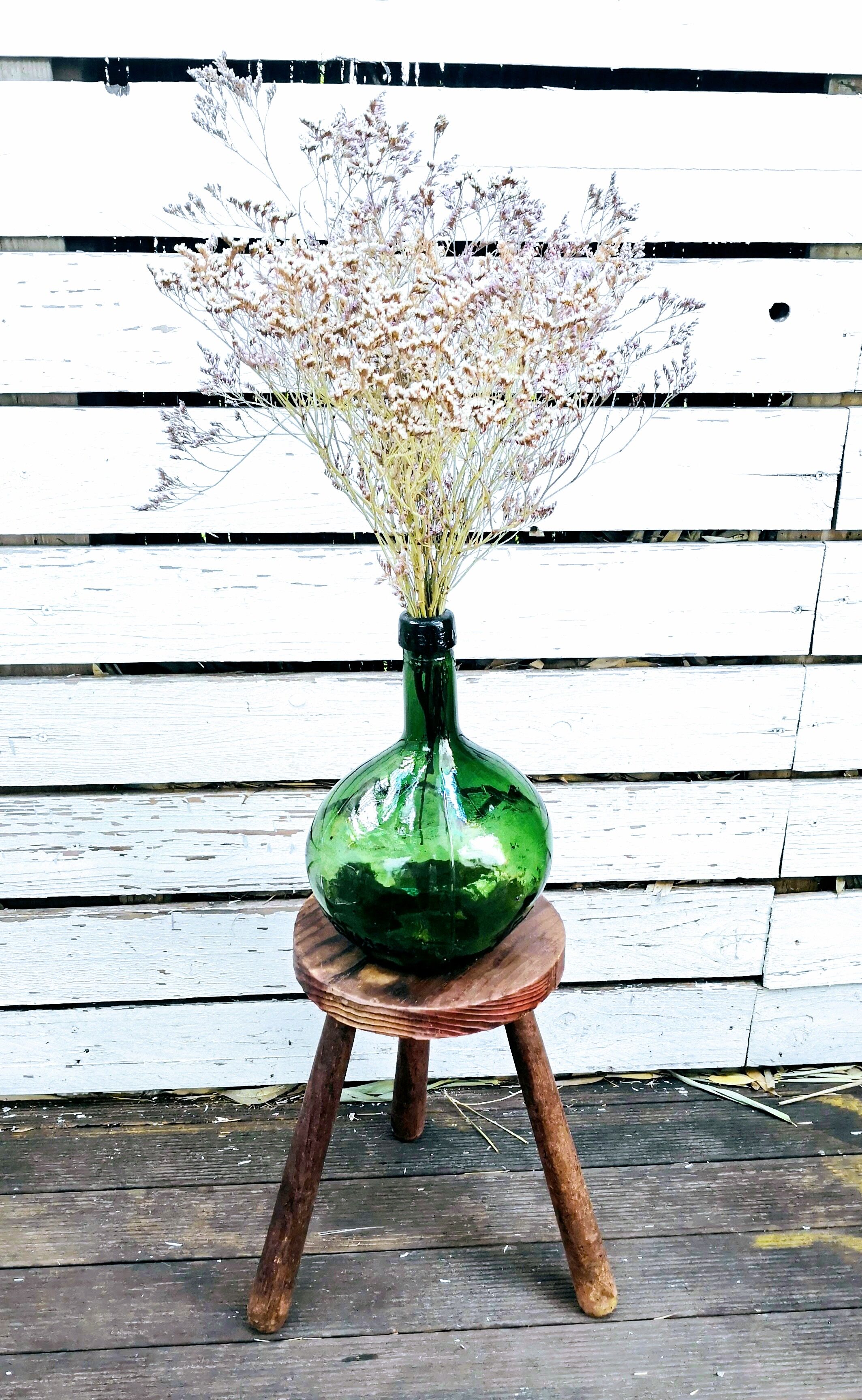 Farm tripod stool