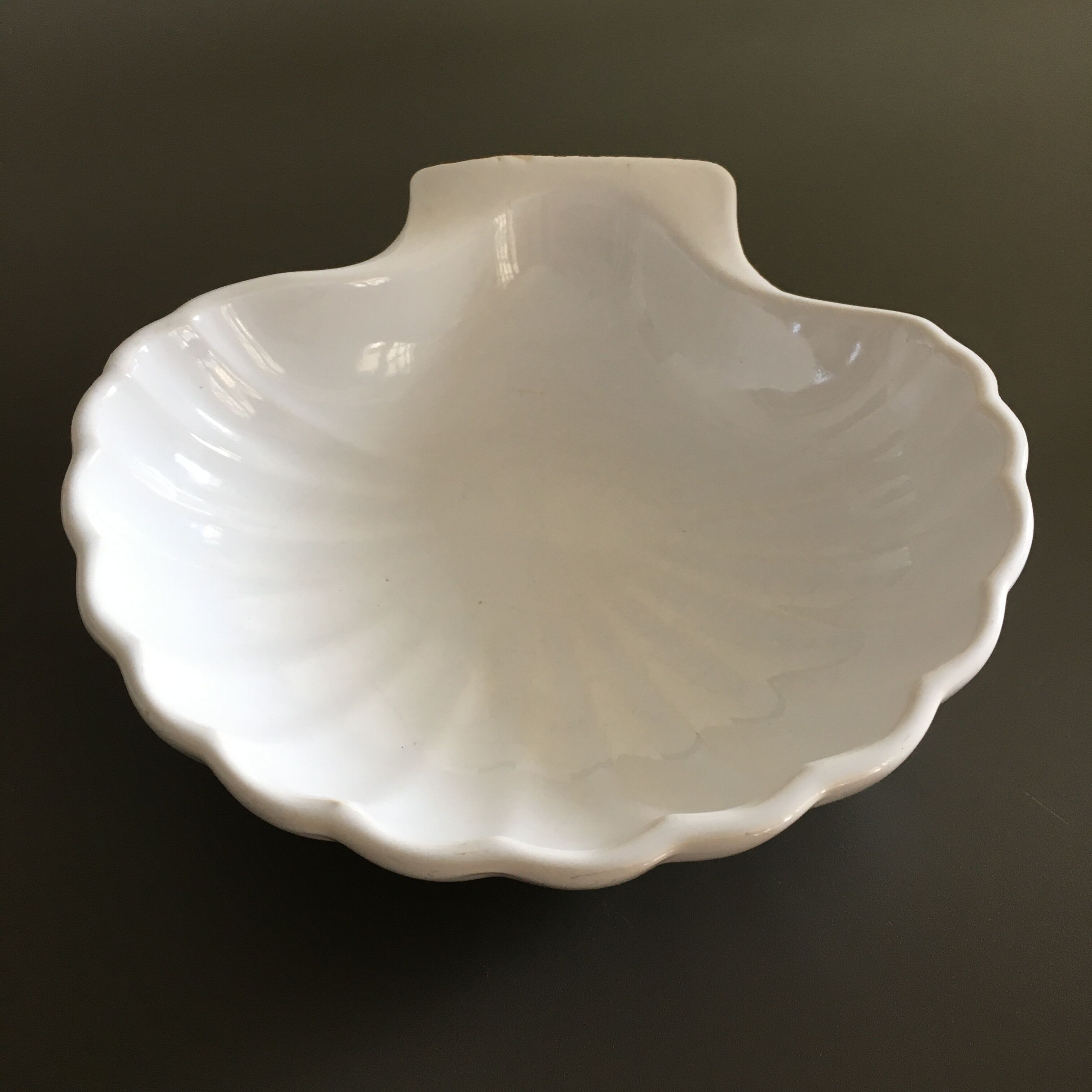 Empty pocket white shell