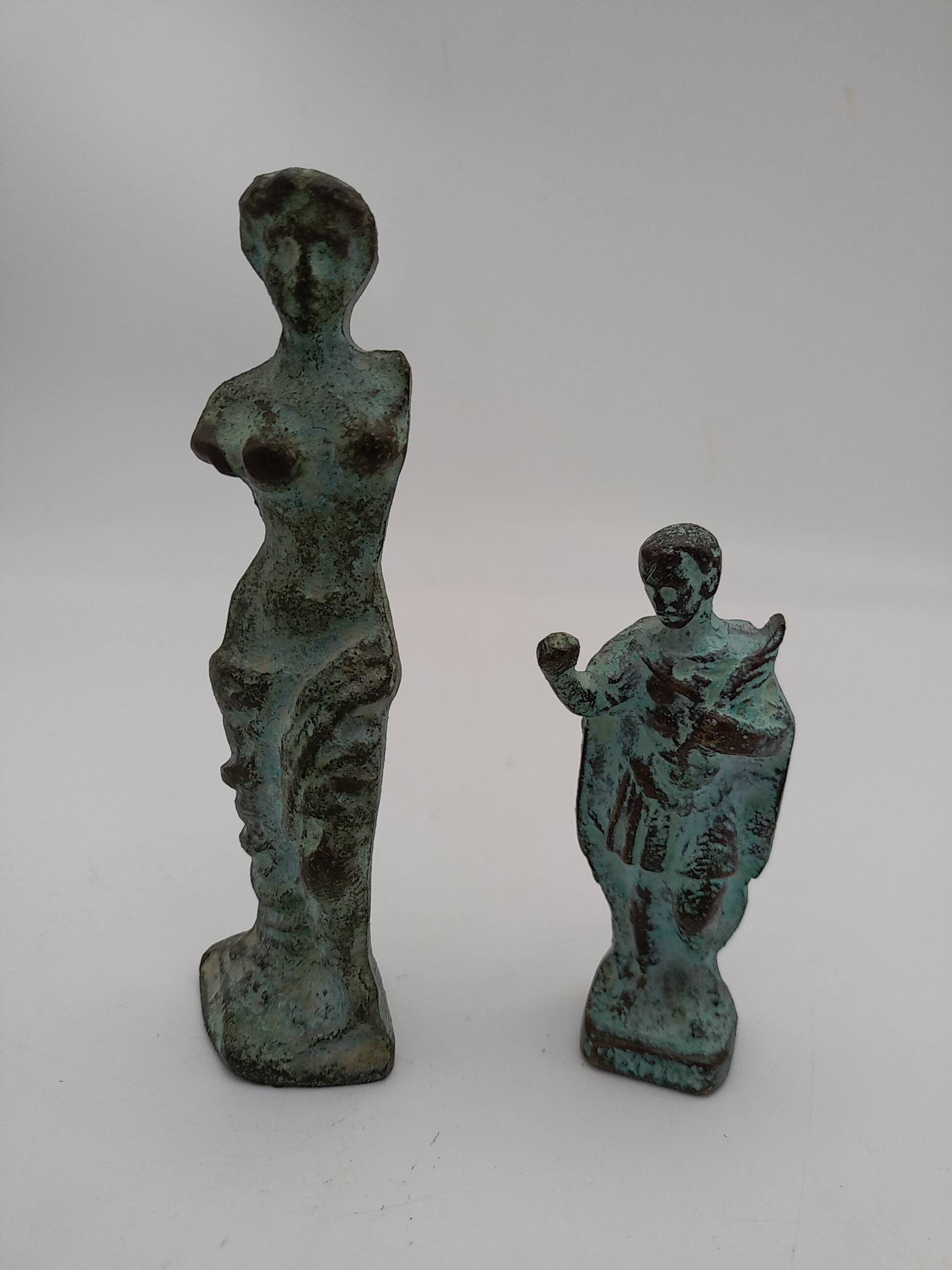 Bronze statuettes Venus de Milo and a Roman.