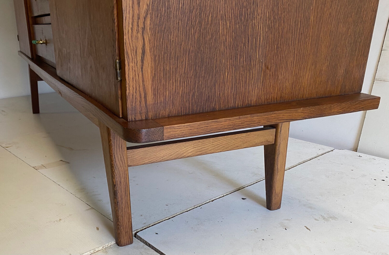 Vintage wardrobe feet compass from 1961