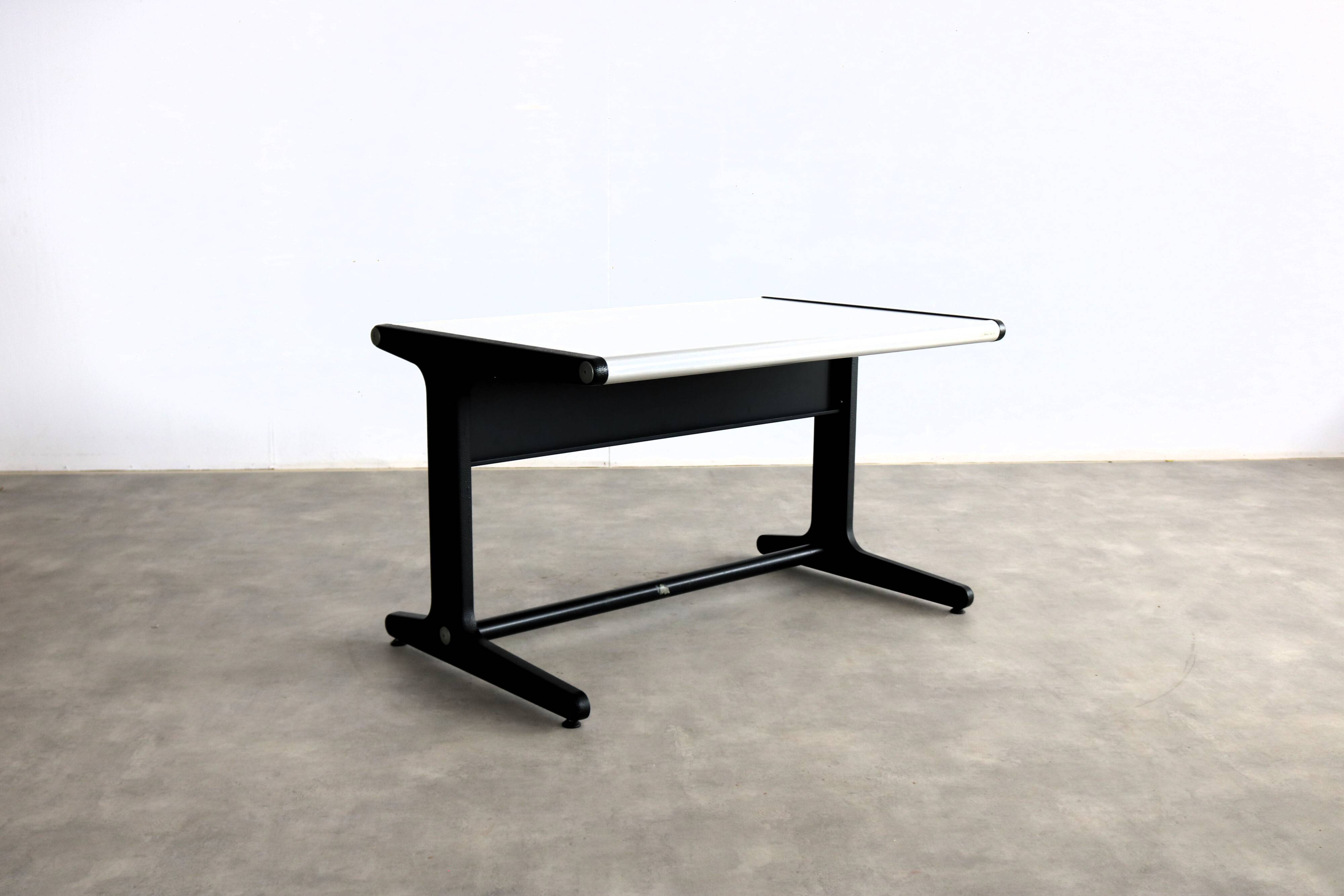 vintage desk | table | 70's | Hillebrand
