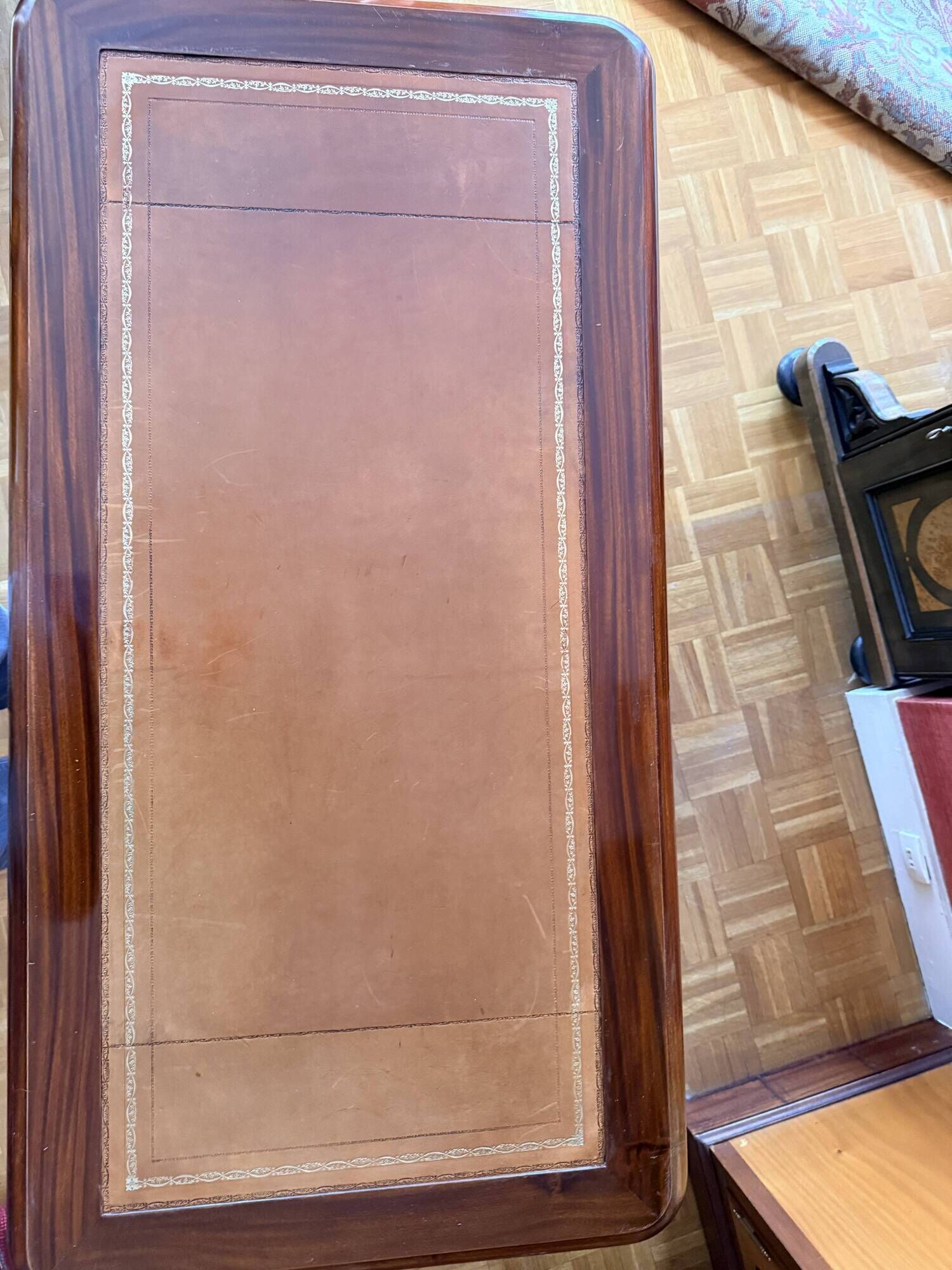 English coffee table in mahogany – Victorian legs circa 1880 – provenance