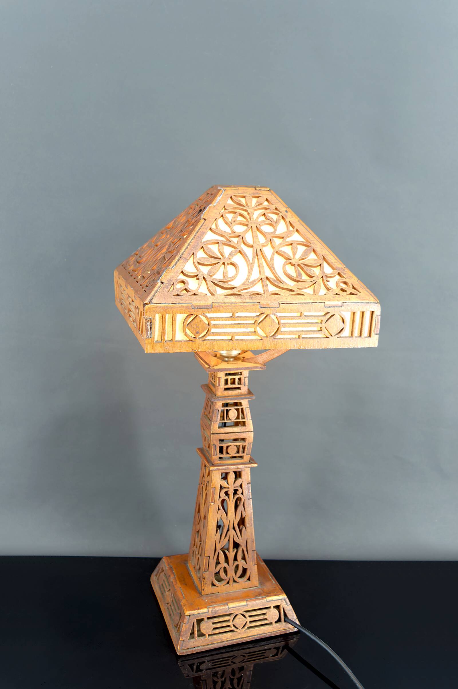 Important Carved Wood Lamp, USA, A&C, Prairie School, c. 1900-1920