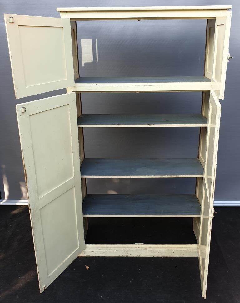 Parisian wall cabinet with locks