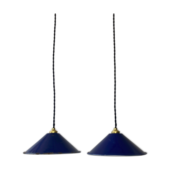 Lot 2 conical enamelled suspensions