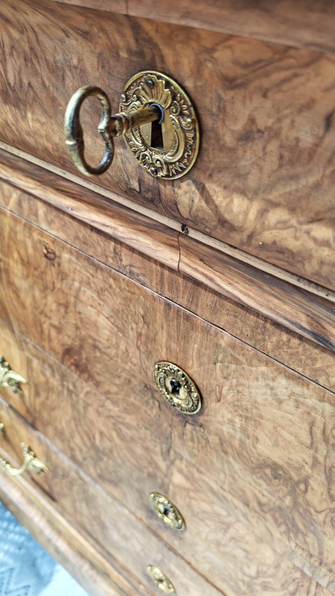 The Victorian Chest of Drawers
