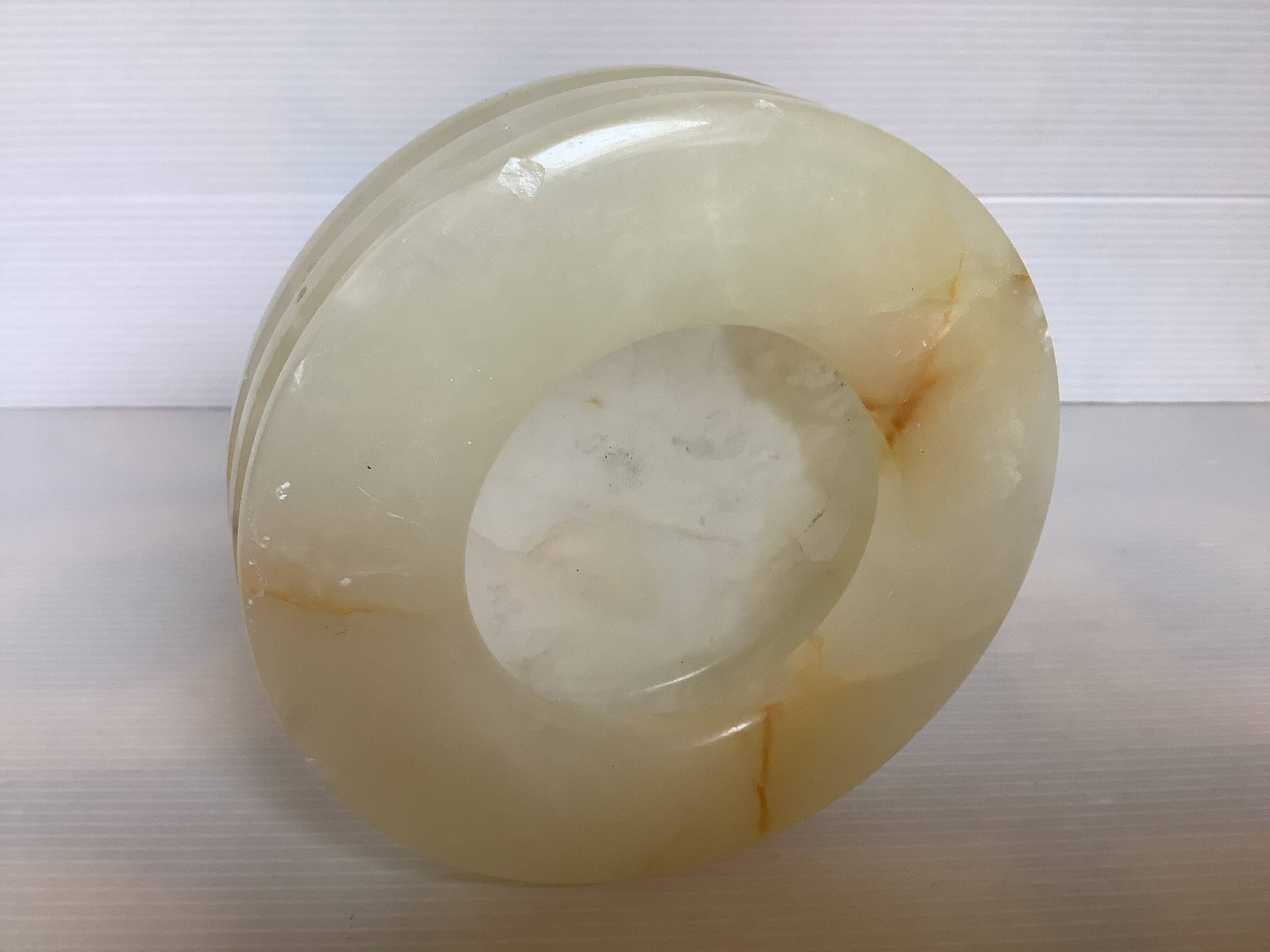 Cendrier rond en albâtre