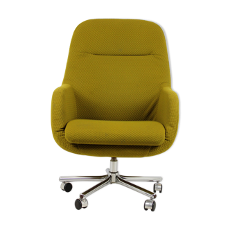 Fauteuil pivotant vintage de UP Zavody Rousinov, années 1970