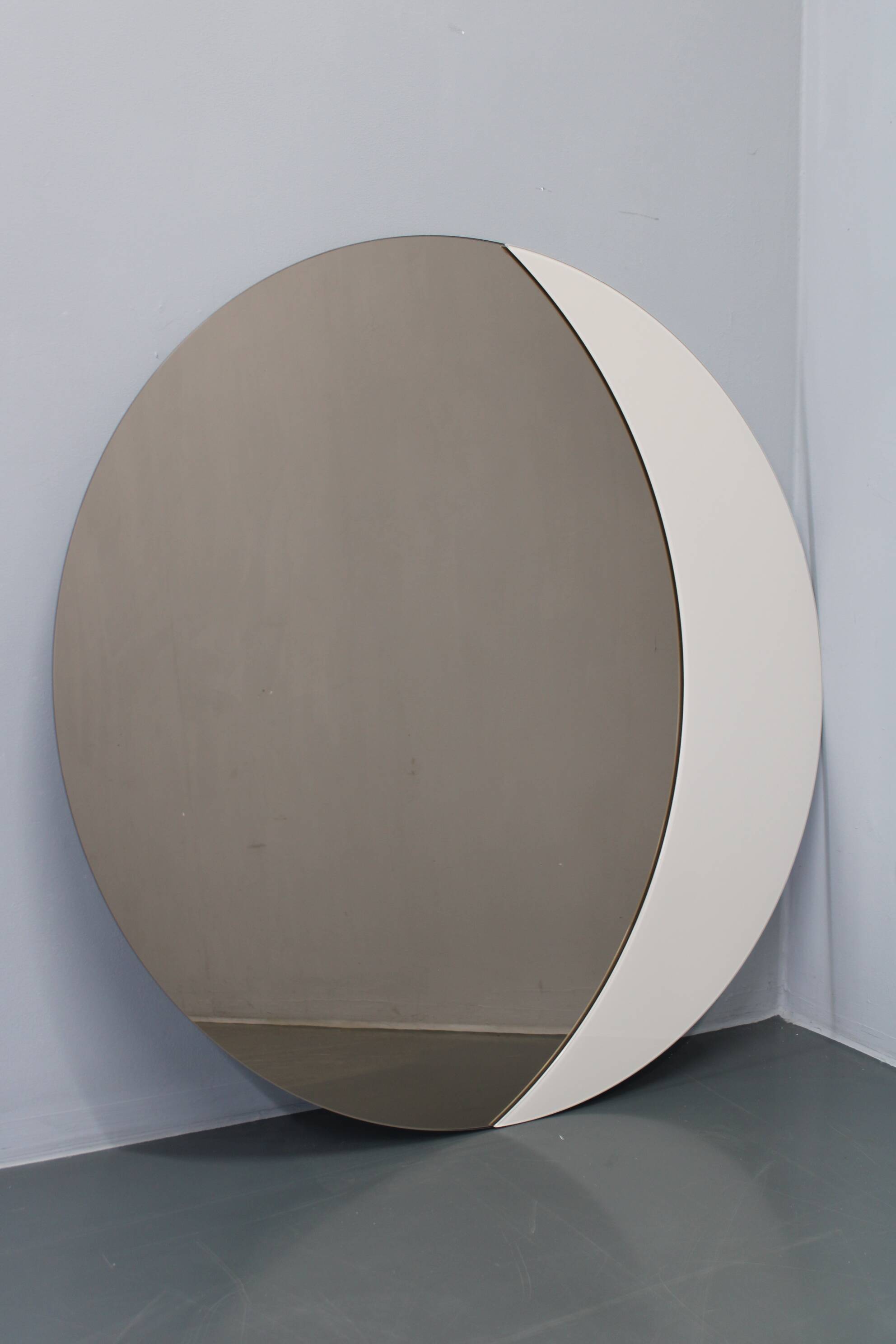 Large 1980s Italian smoke-tinted round mirror with white geometric segment